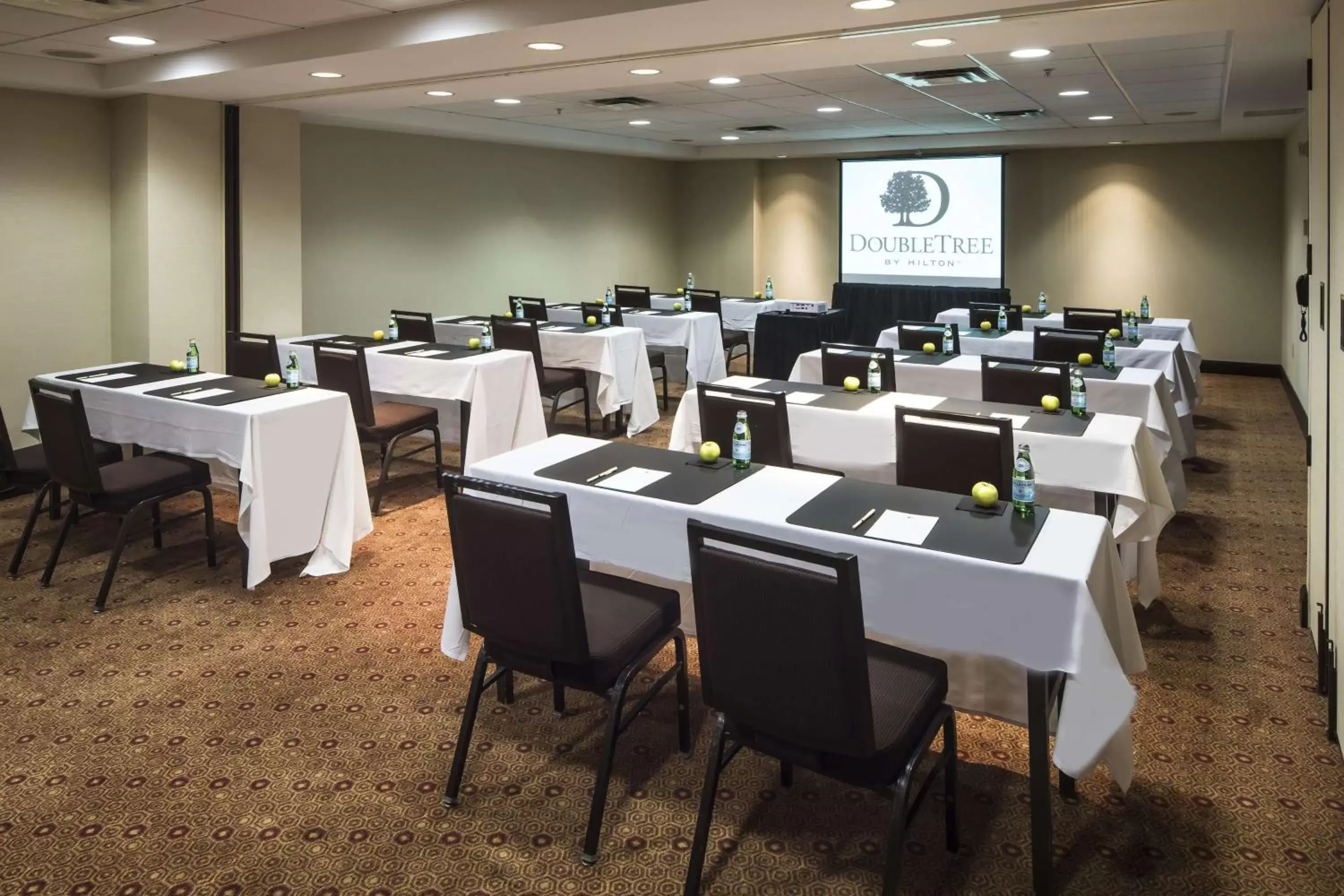 Meeting/conference room in DoubleTree by Hilton Hotel & Suites Pittsburgh Downtown