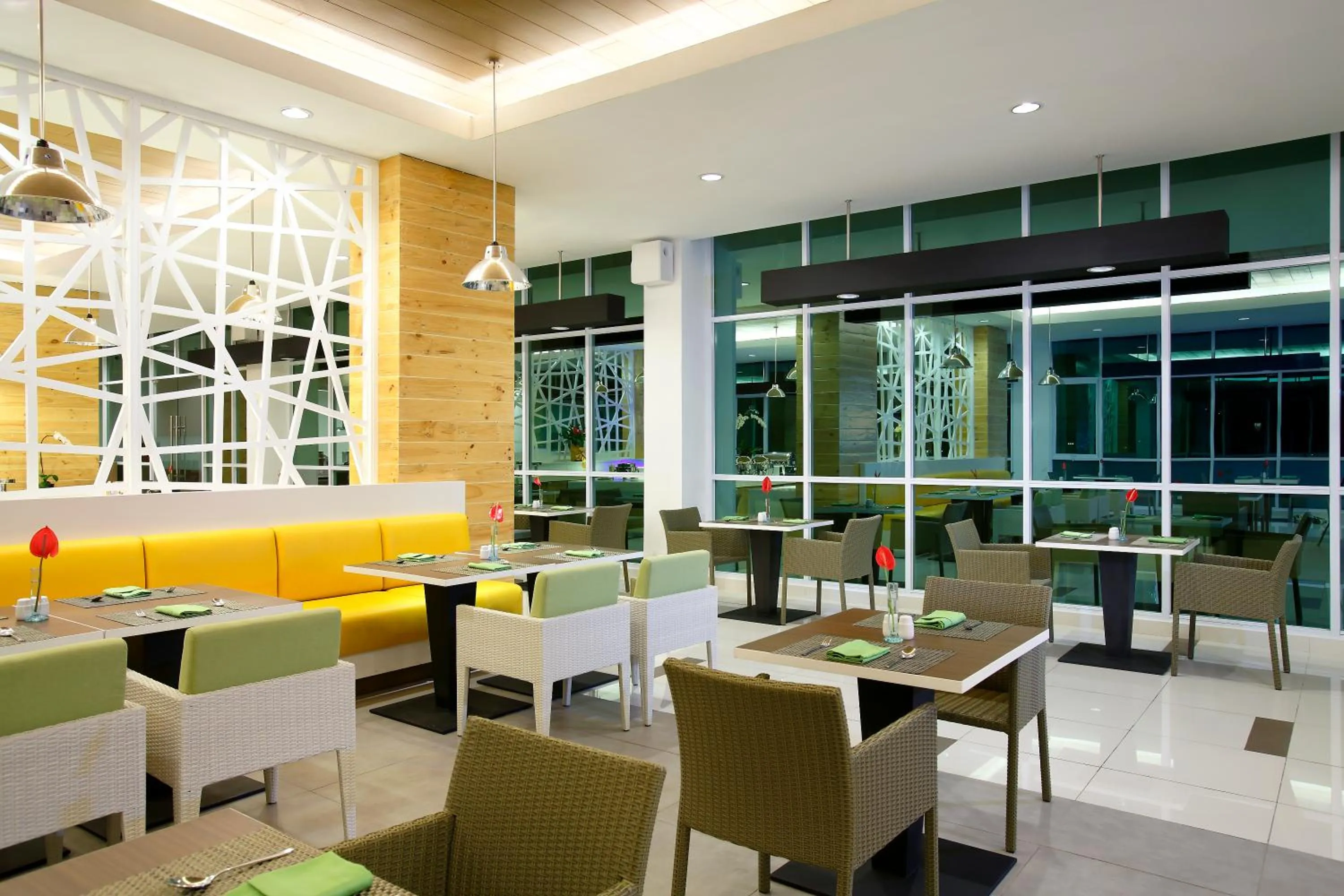 Restaurant/places to eat in Hotel Santika Cikarang