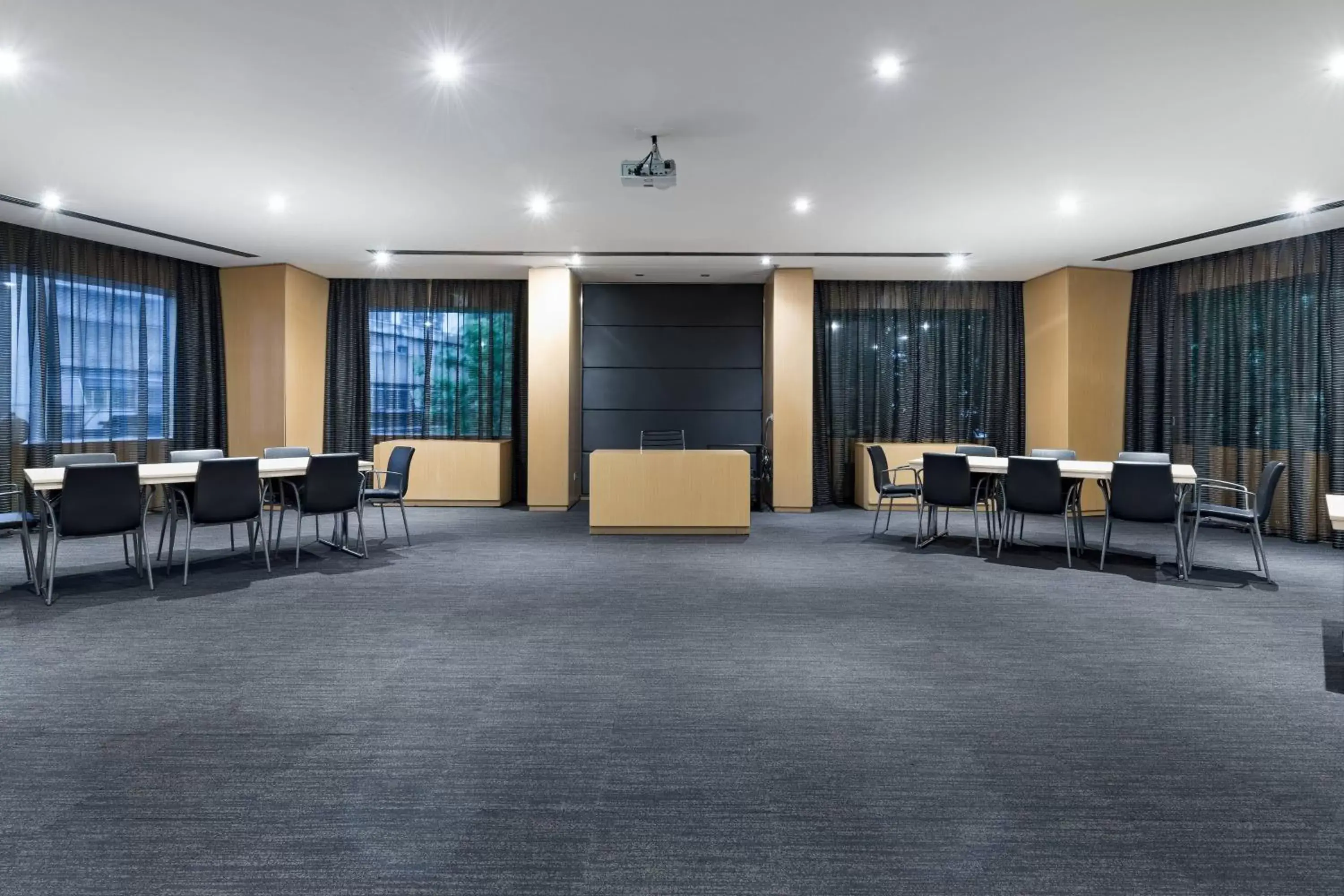 Meeting/conference room, Restaurant/Places to Eat in AC Hotel Milano by Marriott