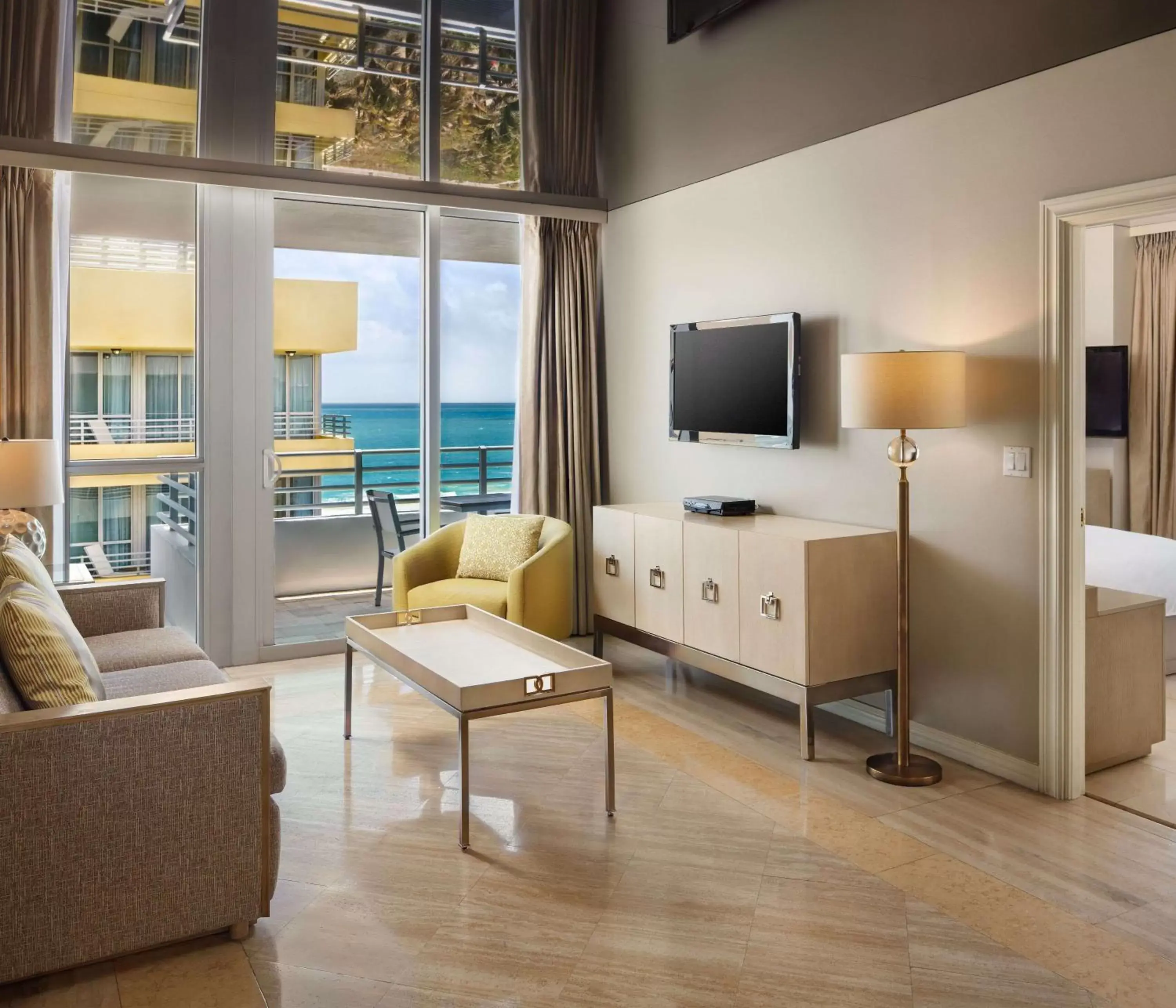 Bedroom, Seating Area in Hilton Bentley Miami/South Beach