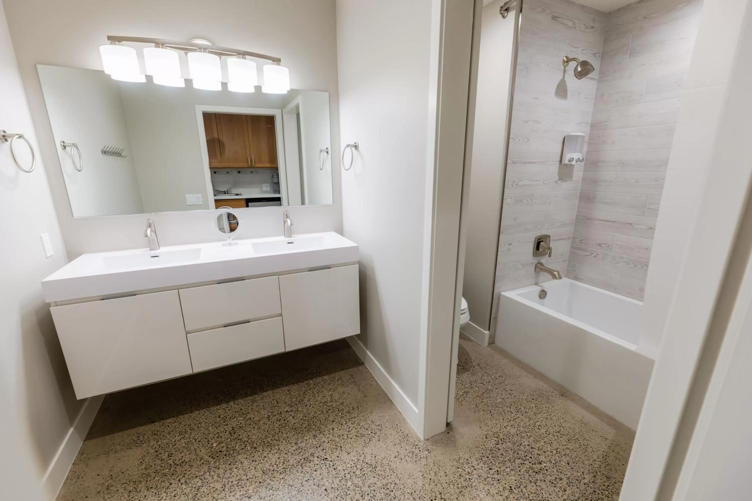 Bathroom in Baywood Inn Bed & Breakfast