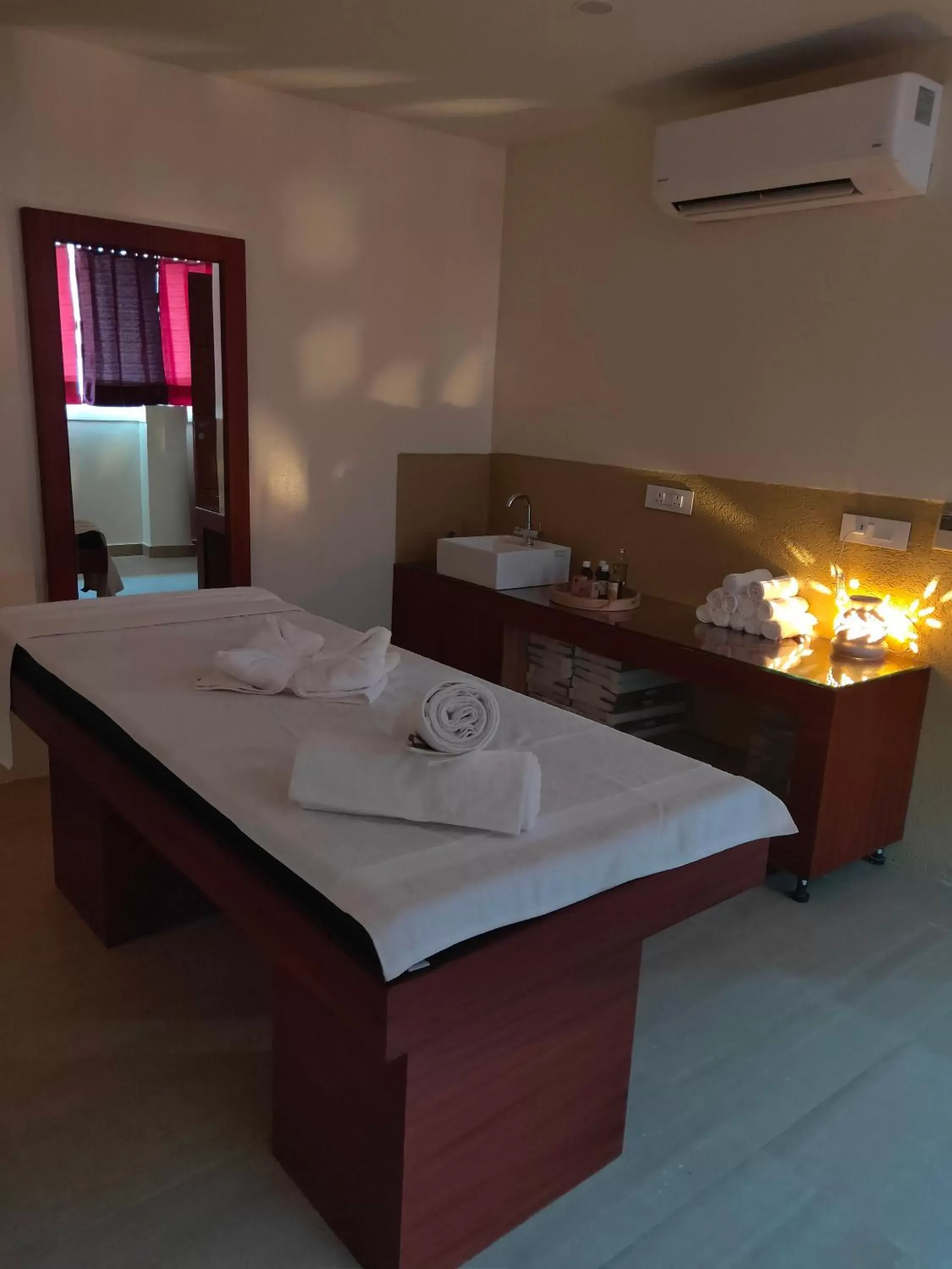 Massage, Bed in Holy River Hotel Massage, Bed in Holy River Hotel