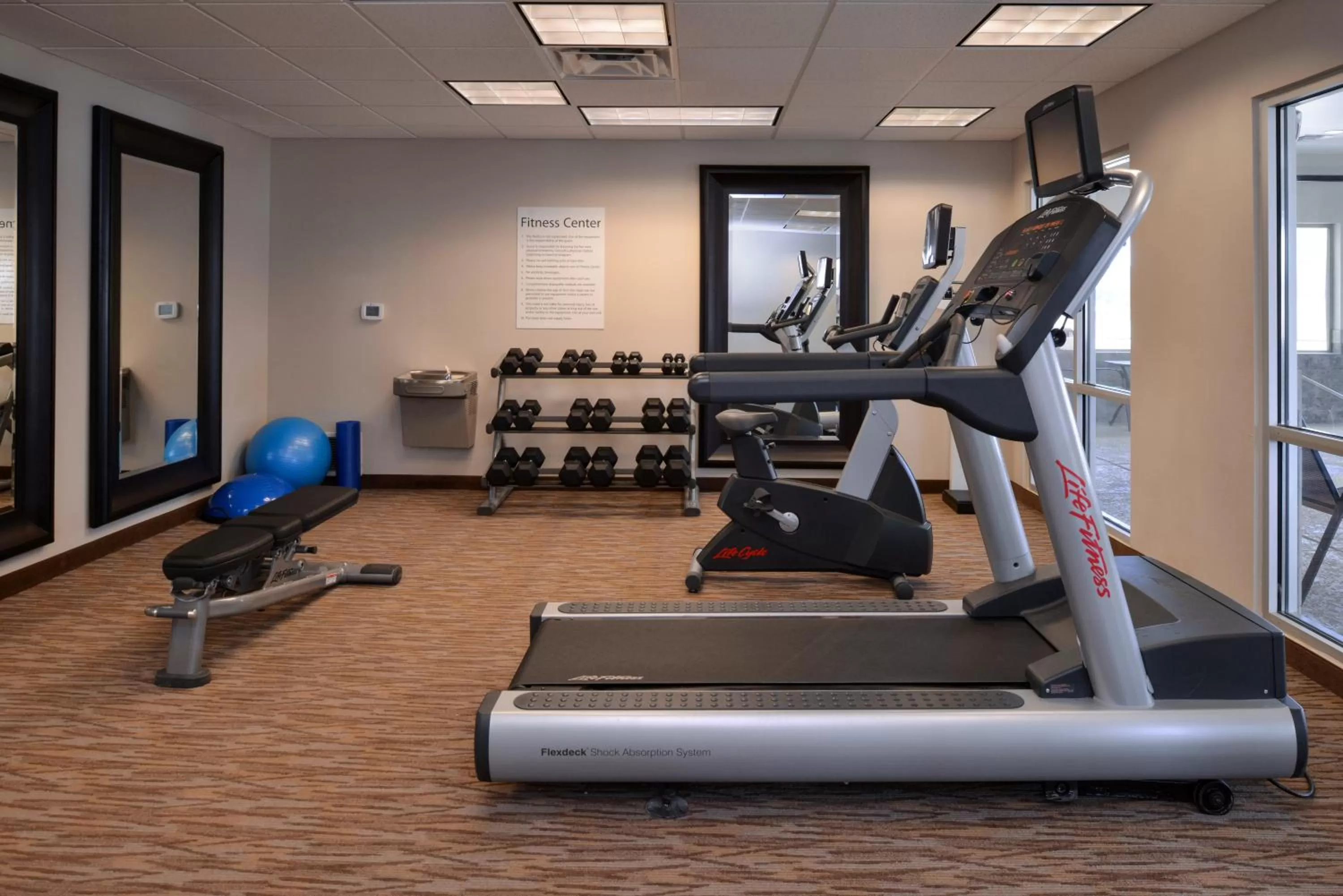 Fitness centre/facilities in Holiday Inn Express & Suites Williams by IHG