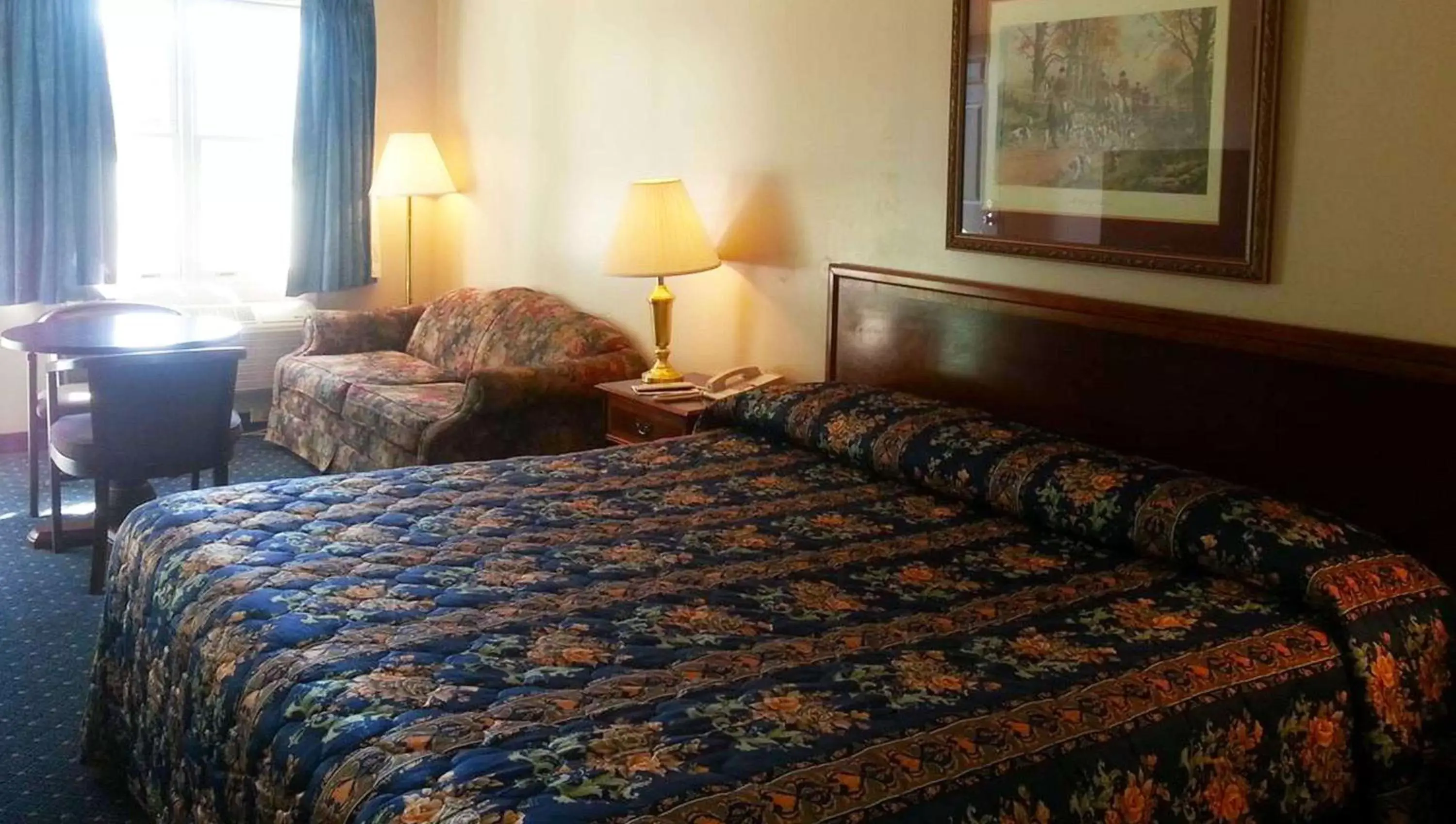 Photo of the whole room, Bed in Stratford Motor Inn East Ellijay