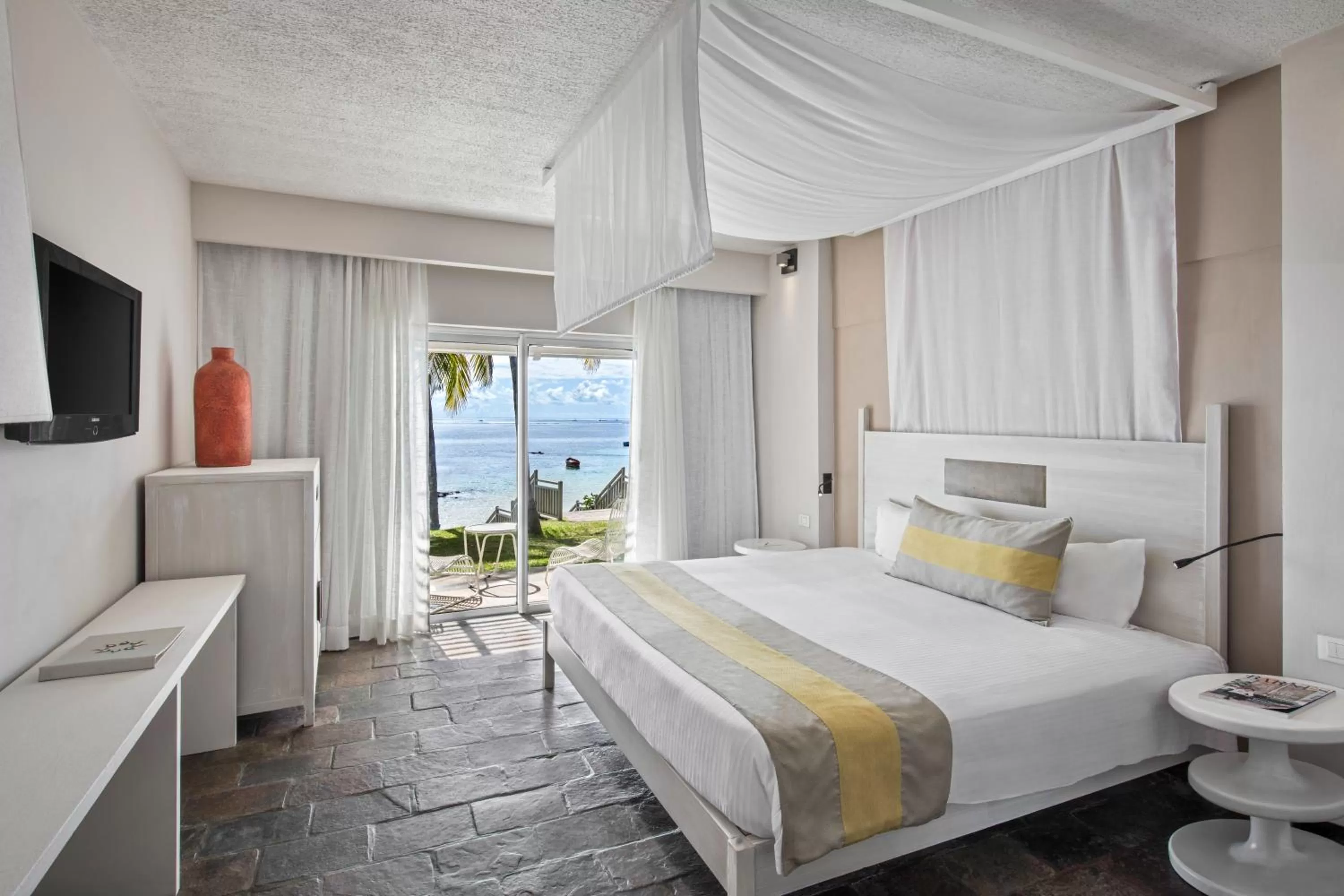Balcony/Terrace, Bed in Solana Beach Mauritius - Adults Only