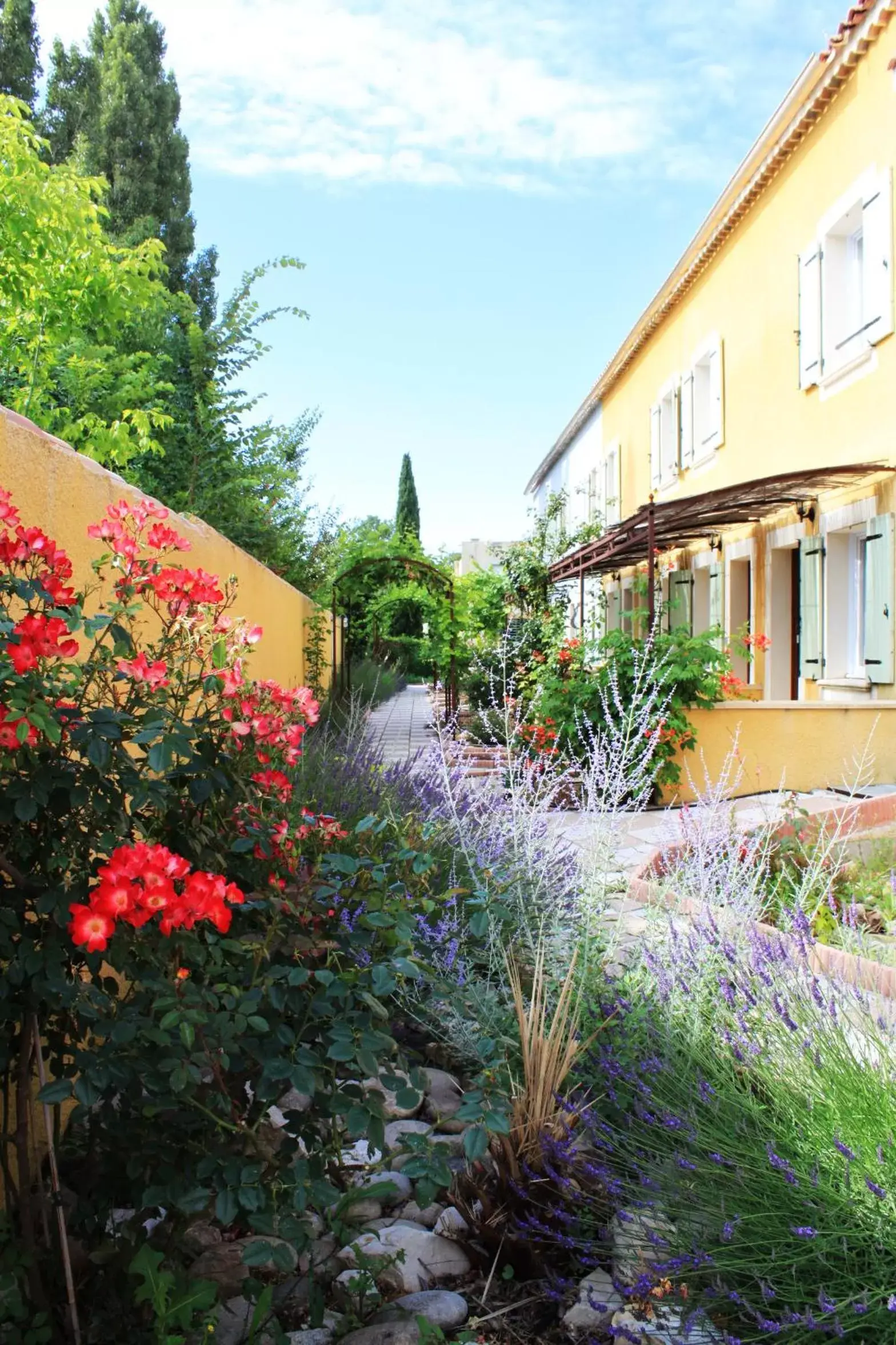 Balcony/Terrace, Property Building in Appart'Hotel Festival Sud Aqua - Avignon TGV