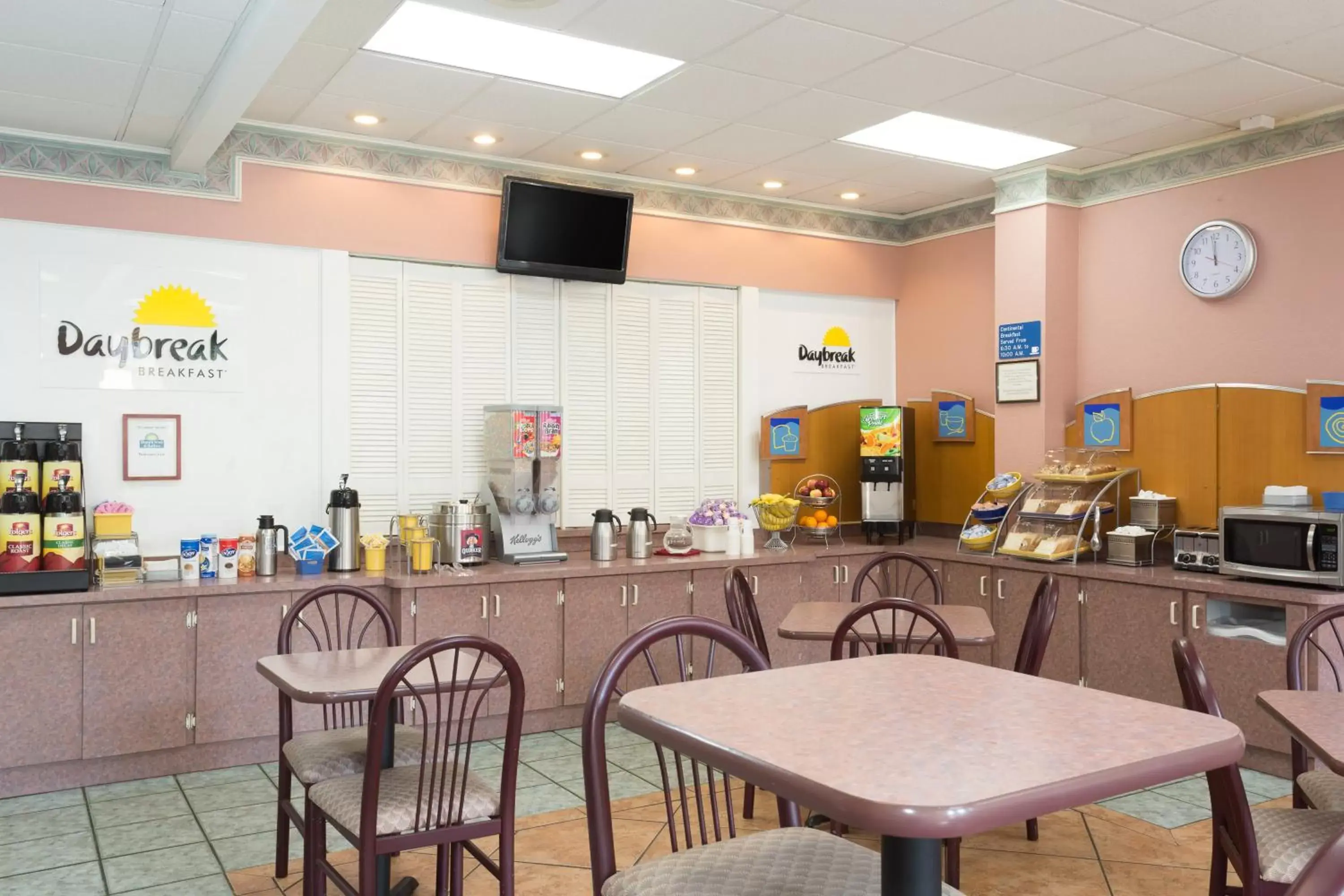 Continental breakfast, Restaurant/Places to Eat in Days Inn & Suites by Wyndham Port Richey
