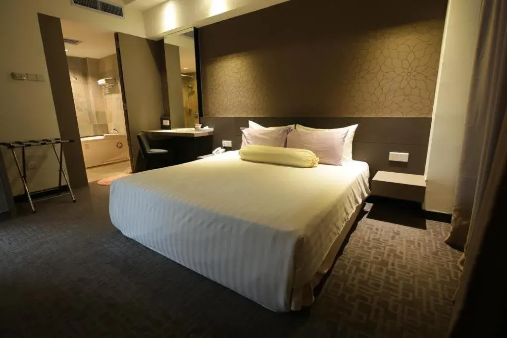 Bedroom, Bed in Starcity Hotel