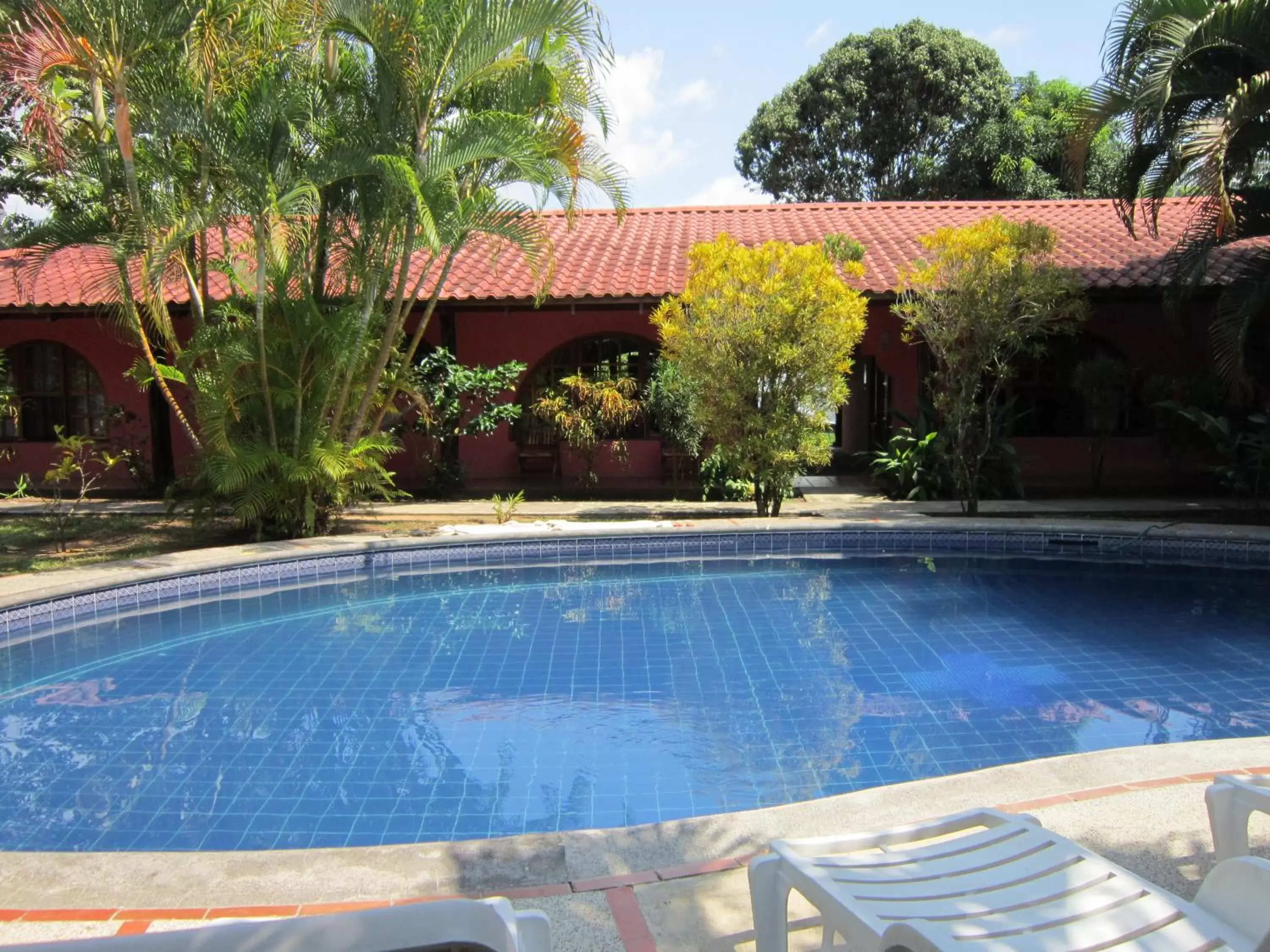 Property building, Swimming Pool in Hotel El Paraiso Escondido - Costa Rica