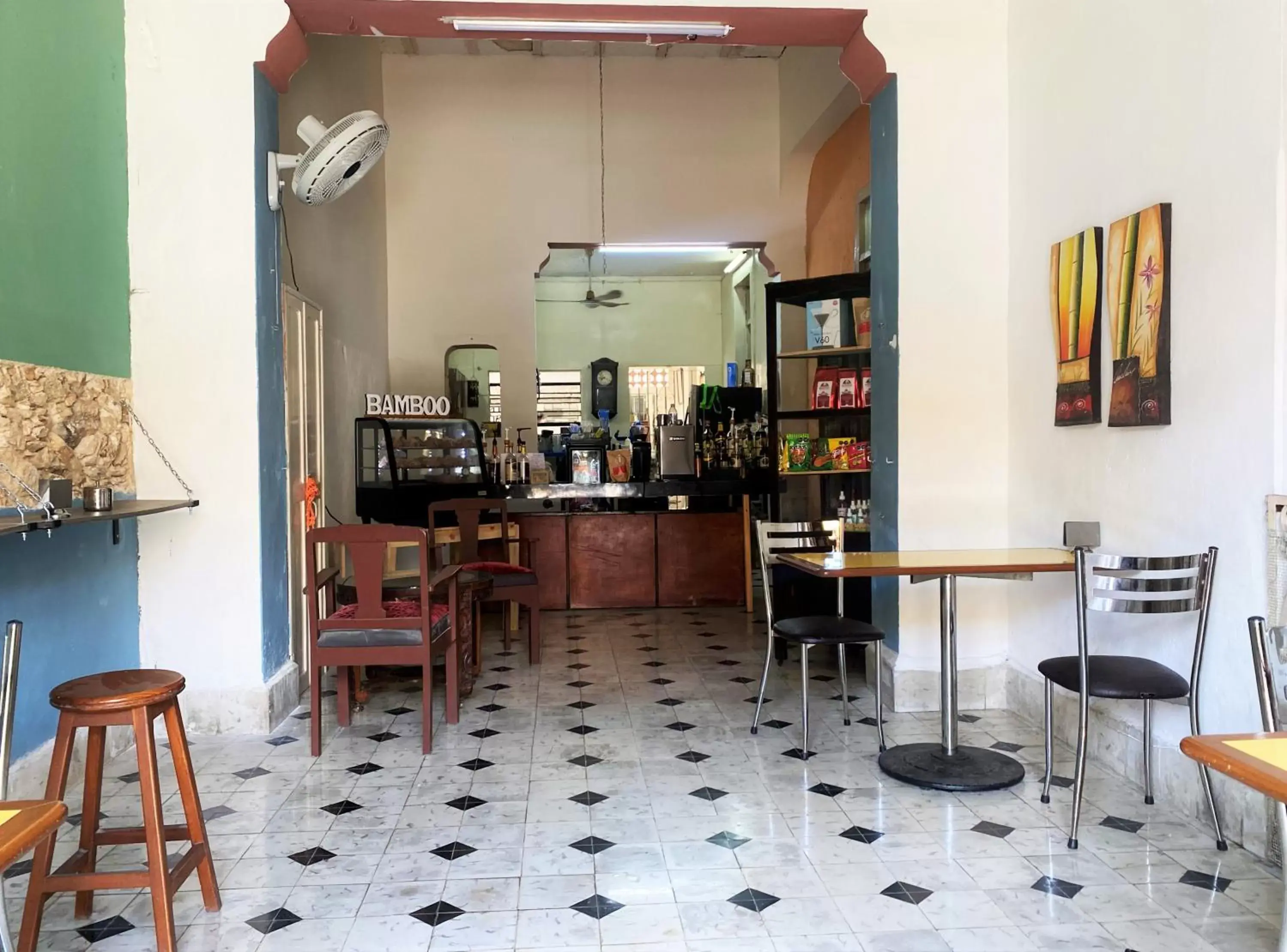 Coffee/tea facilities, Restaurant/Places to Eat in OYO Posada Espinosa, Mérida, Parque de Santa Ana