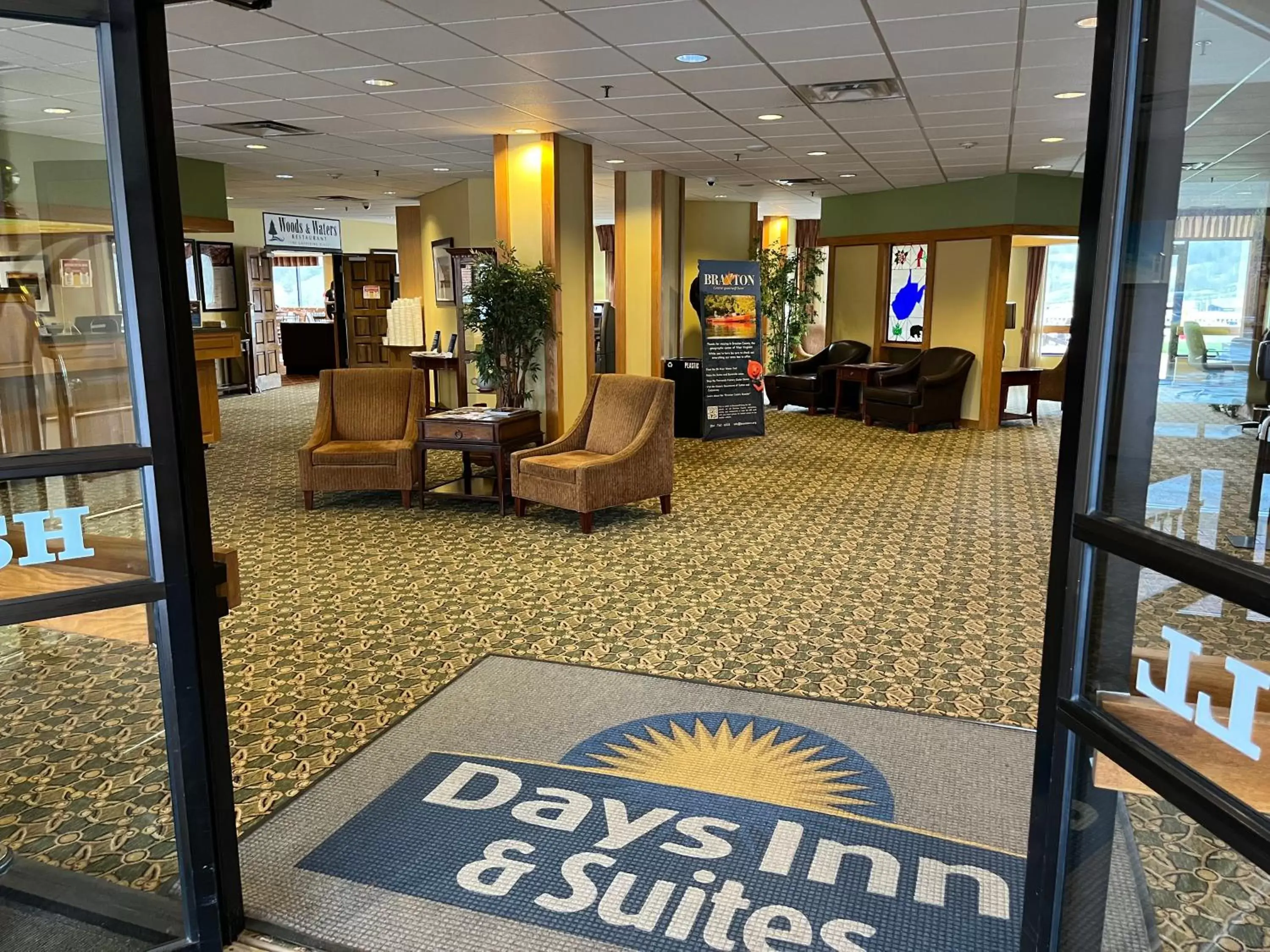 Lobby or reception, Lobby/Reception in Days Inn & Suites by Wyndham Sutton Flatwoods