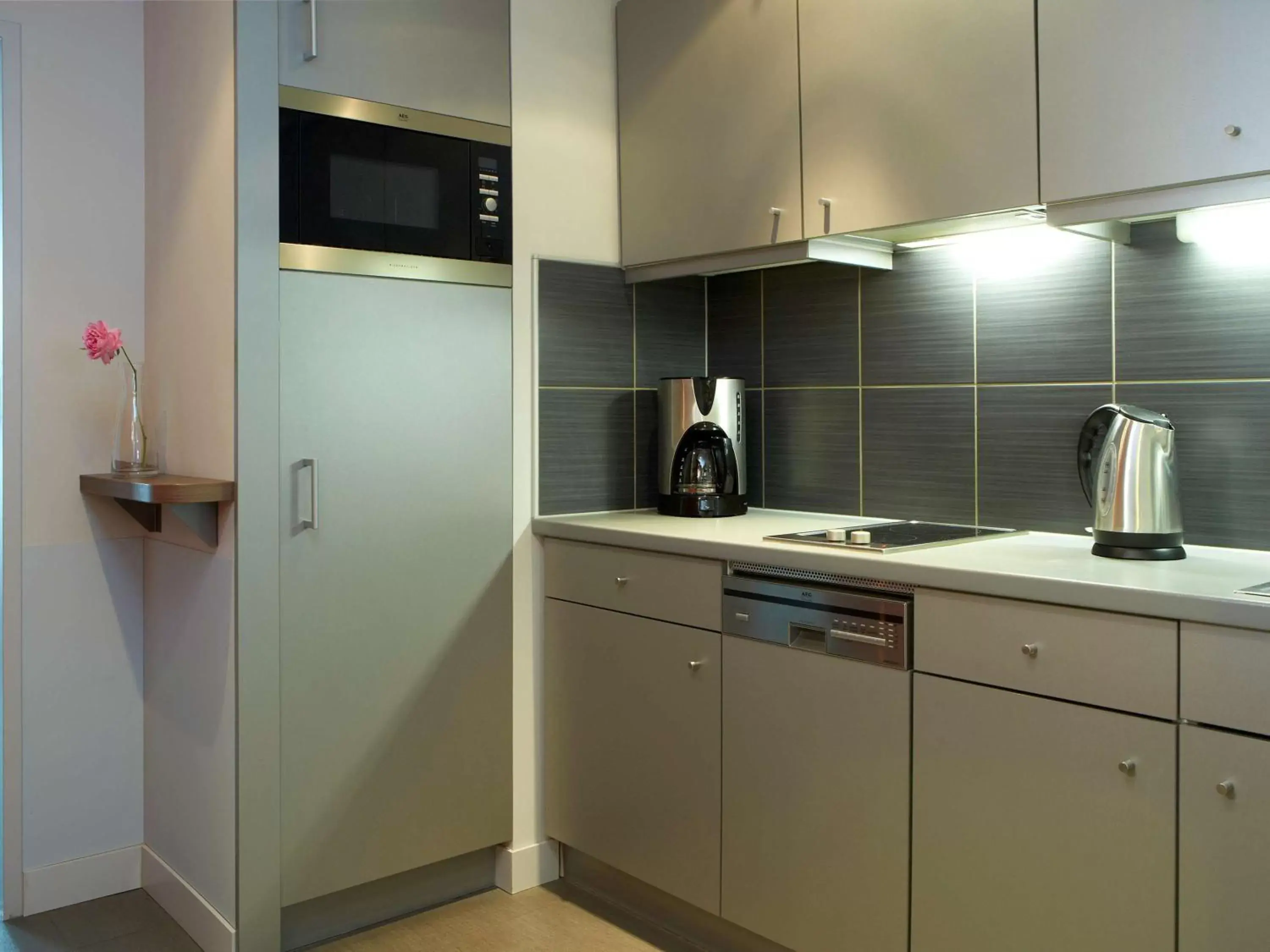 Photo of the whole room, Kitchen/Kitchenette in Aparthotel Adagio Vienna City