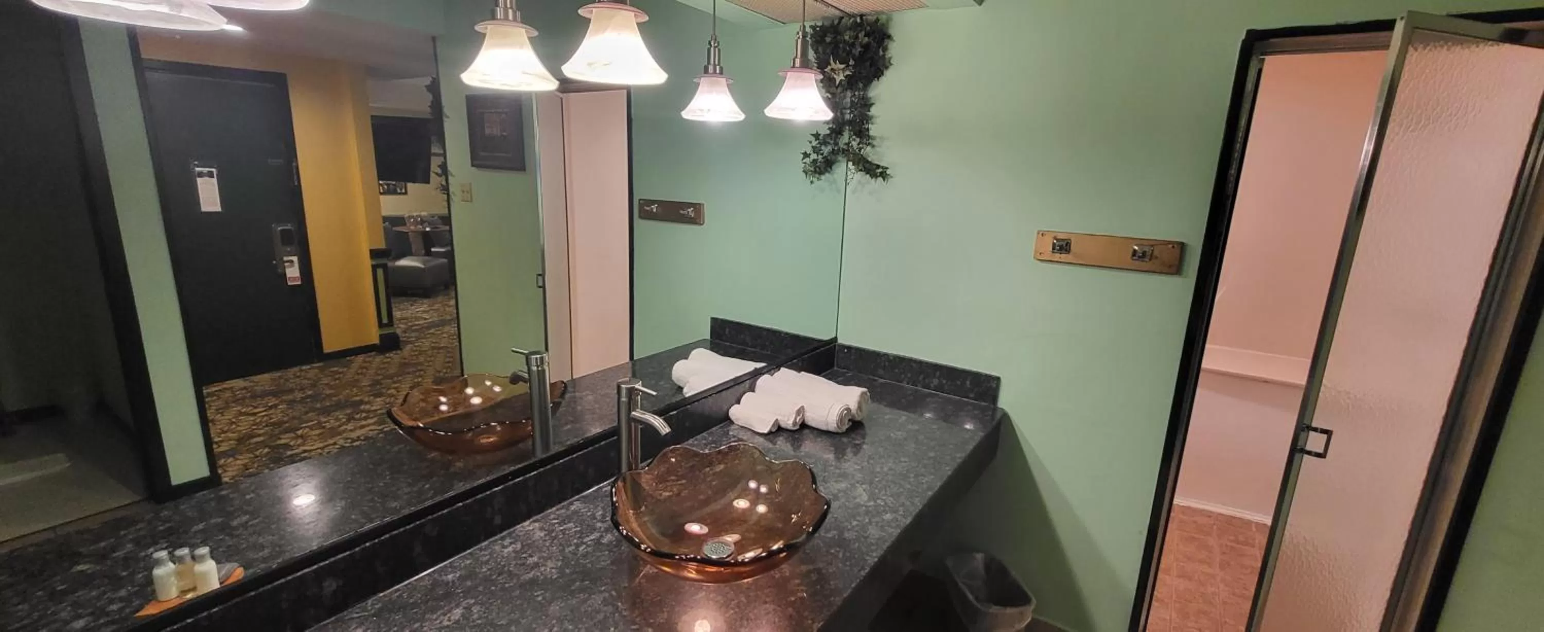 Kitchen or kitchenette in Inn of the Dove - Romantic Luxury Suites with Jacuzzi & Seasonal Fireplace at Harrisburg-Hershey-Philadelphia, PA