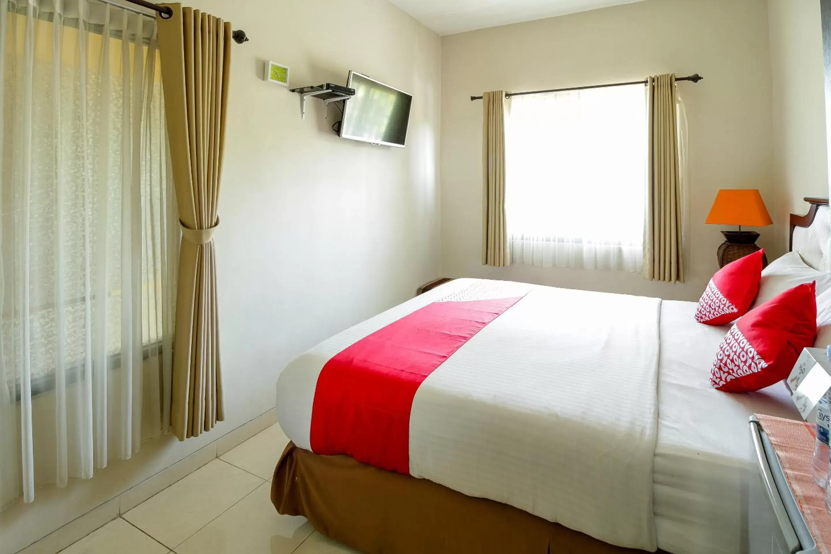 Bedroom, Bed in OYO 734 Tuban Torres Accomodation