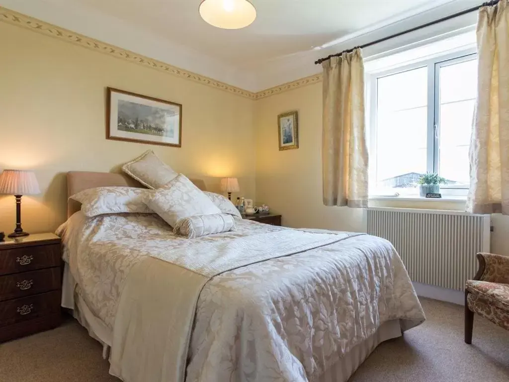 Bedroom, Bed in Bucklawren Farm