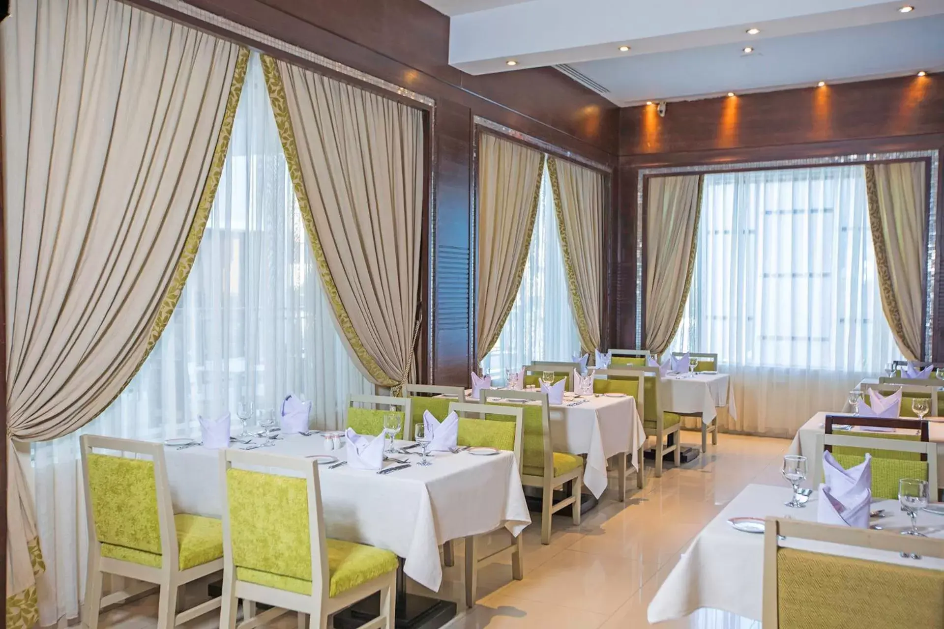 Restaurant/places to eat in Sunrise Crystal Bay Resort -Grand Select Restaurant/places to eat in Sunrise Crystal Bay Resort -Grand Select