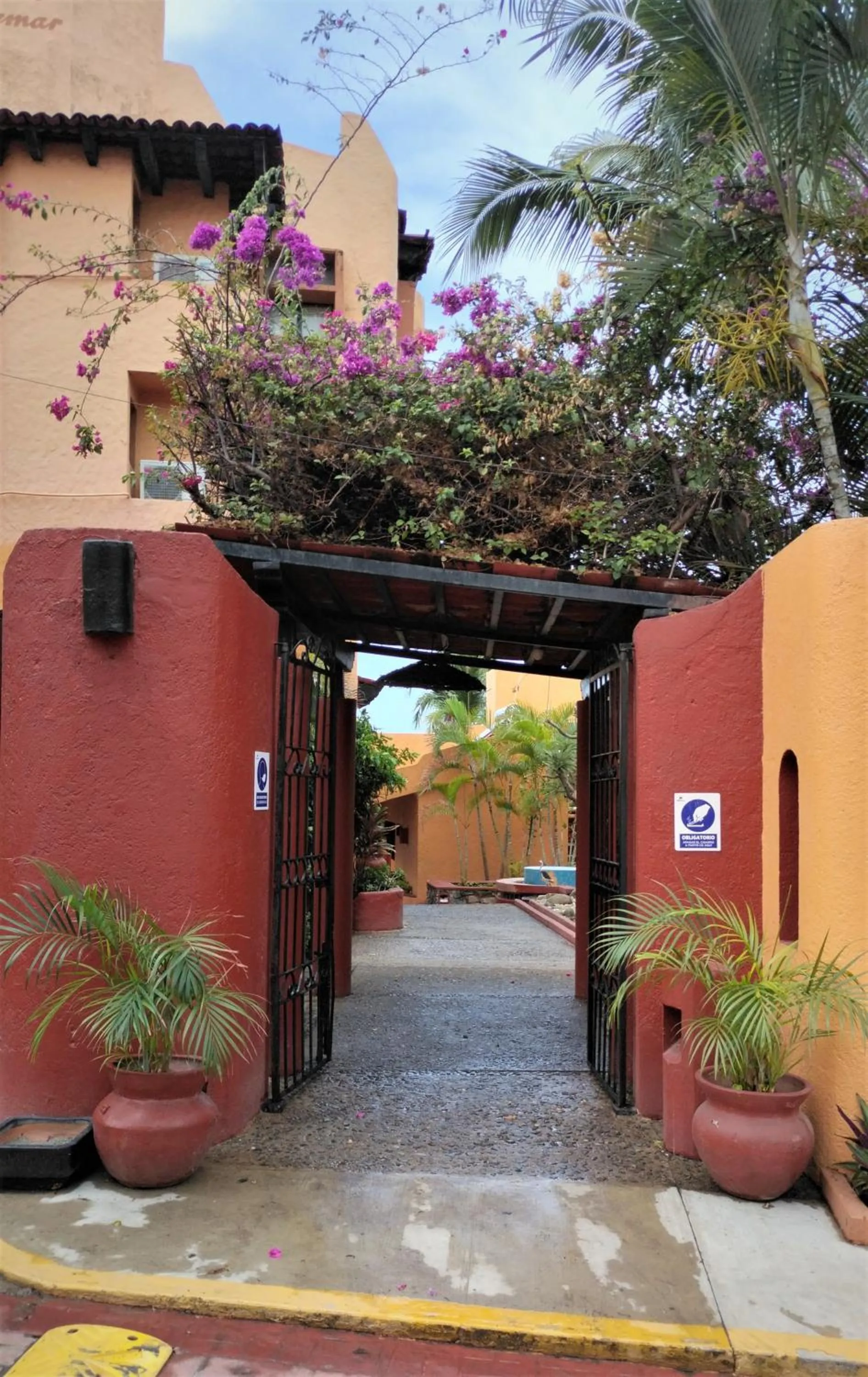 Property building in Villas Miramar