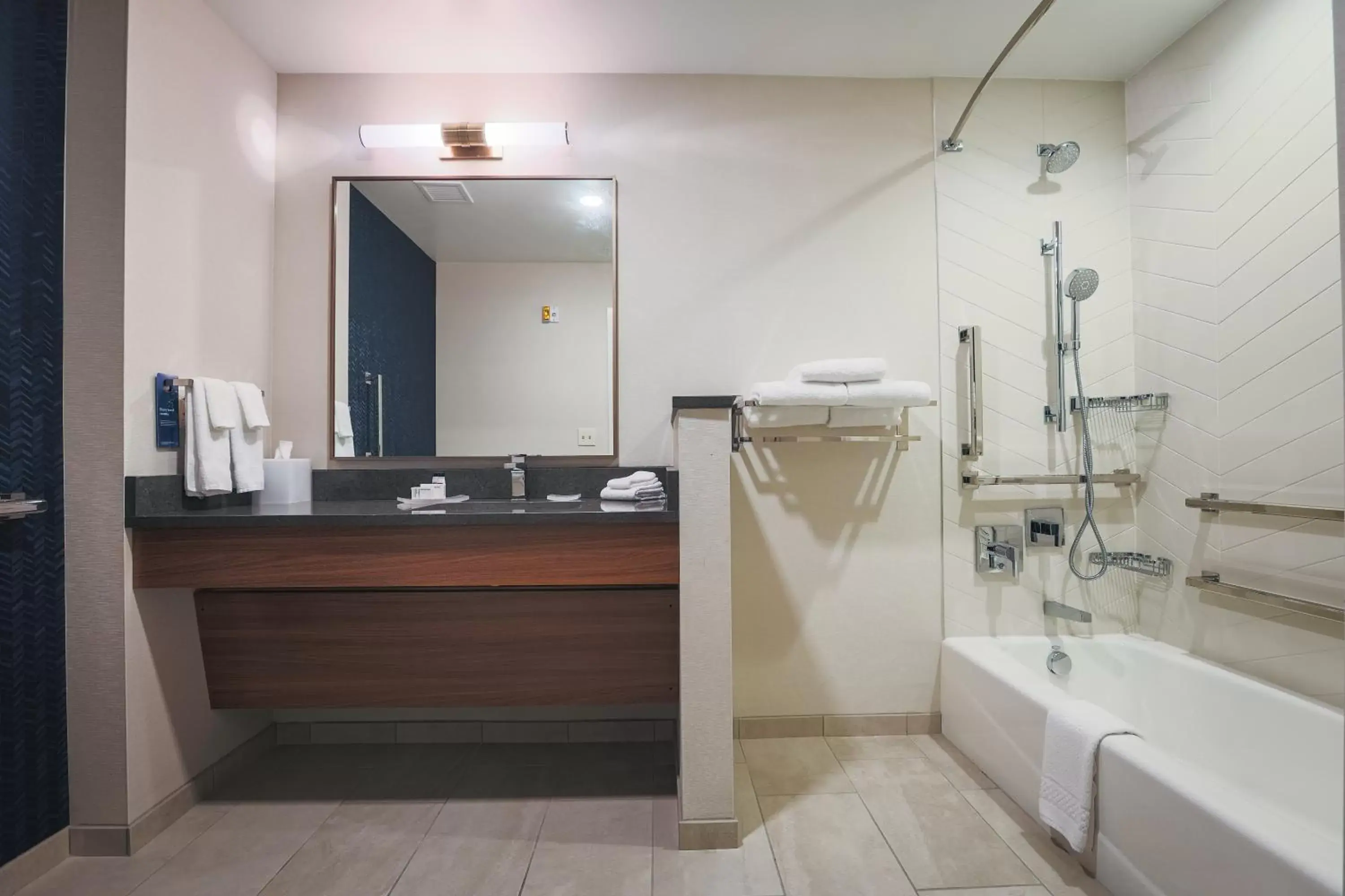 acessibility, Bathroom in Fairfield Inn & Suites Marquette