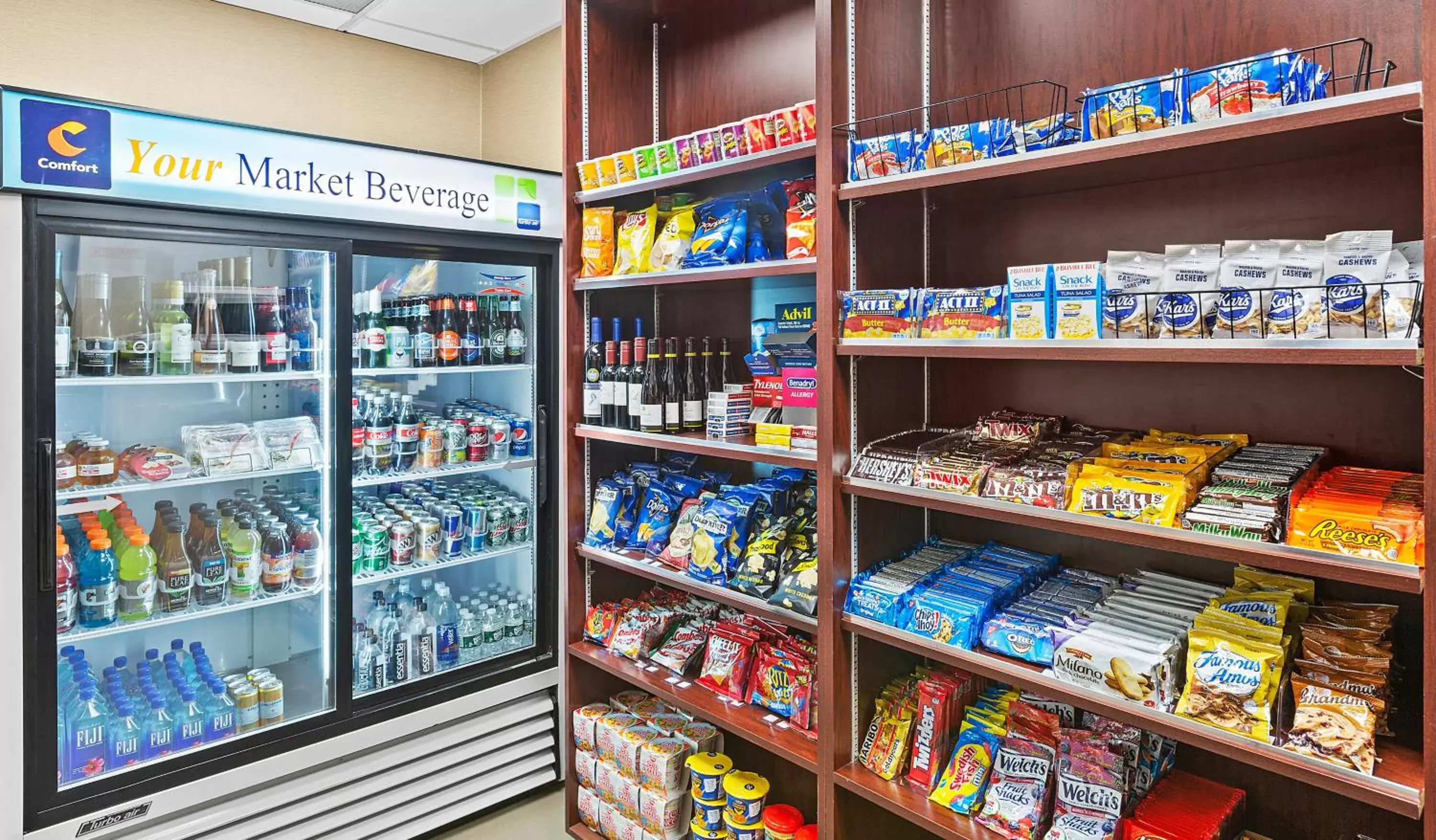 On-site shops, Supermarket/Shops in Comfort Inn Syosset-Long Island