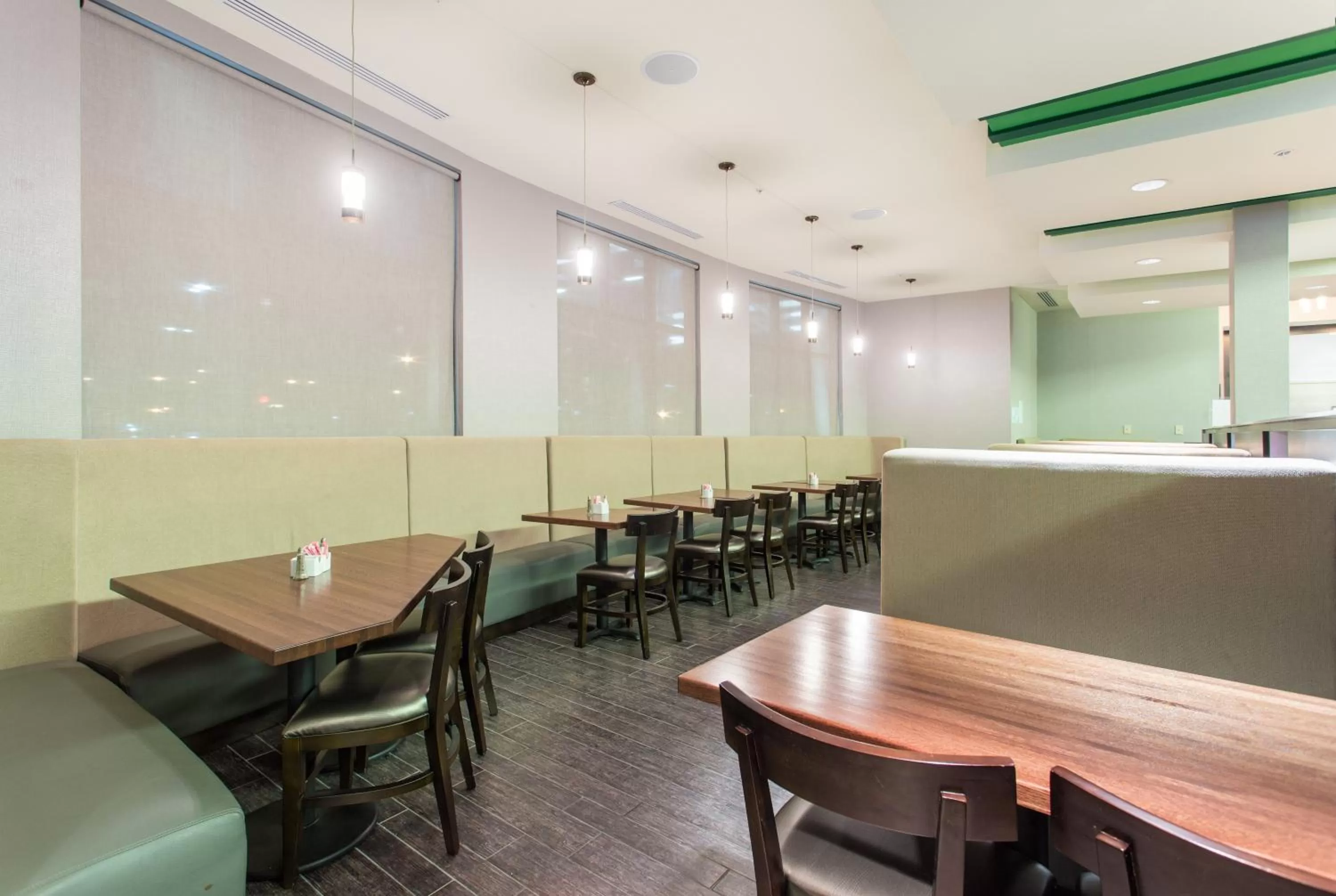 Restaurant/places to eat in Holiday Inn Texarkana Arkansas Convention Center by IHG