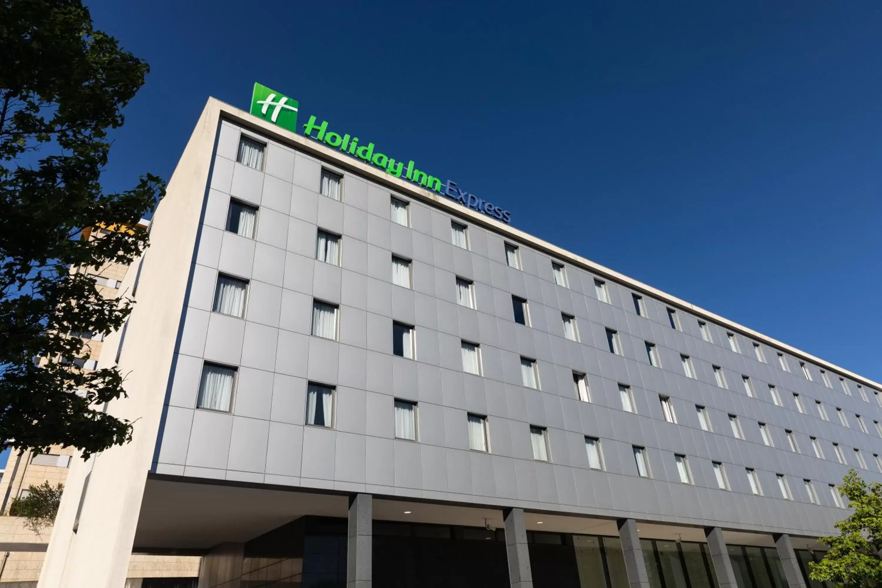 Property Building in Holiday Inn Express Porto Exponor, an IHG Hotel