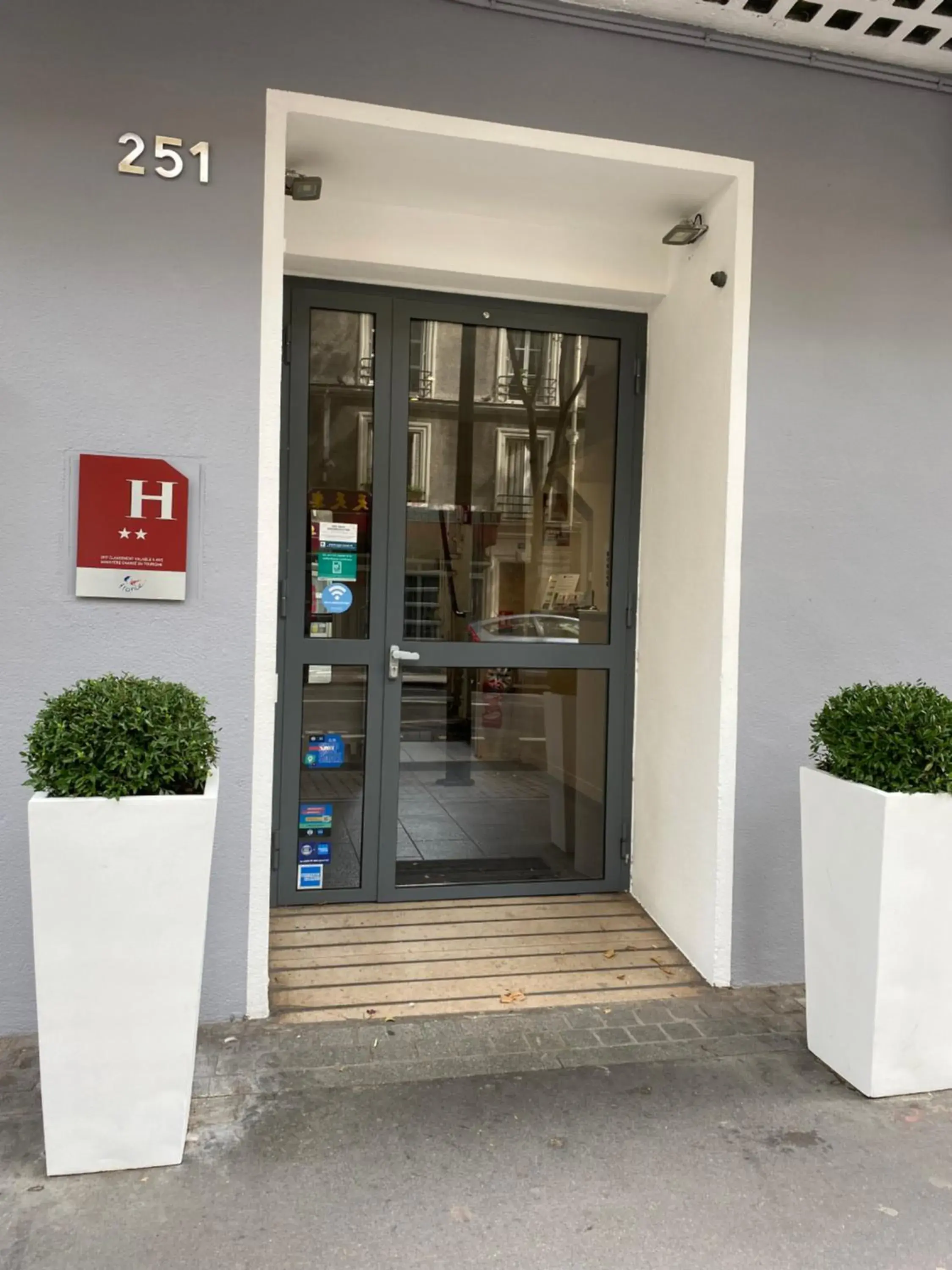 Facade/entrance in Timhotel Boulogne Rives De Seine