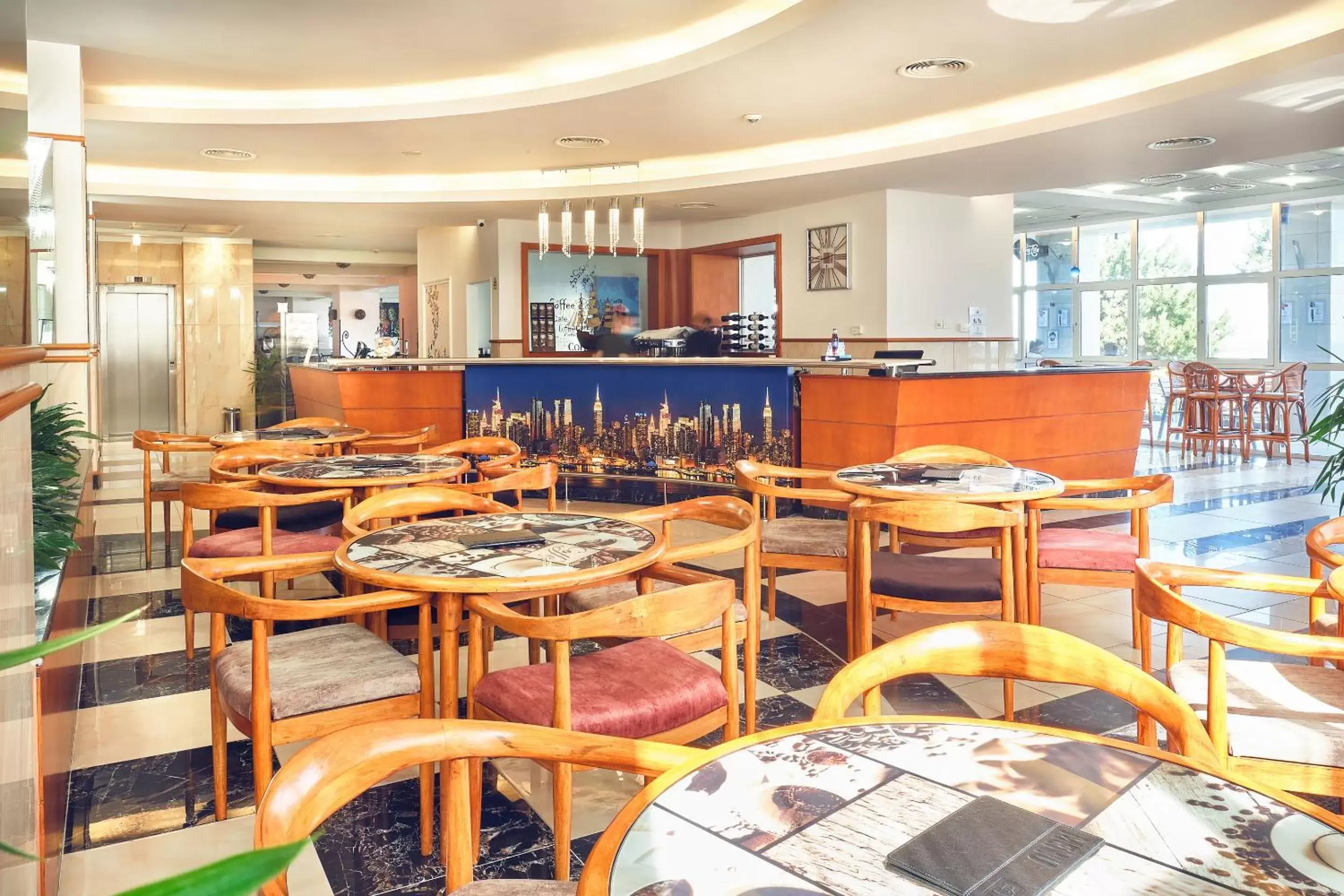 Lounge or bar, Restaurant/Places to Eat in Continental Forum Constanta