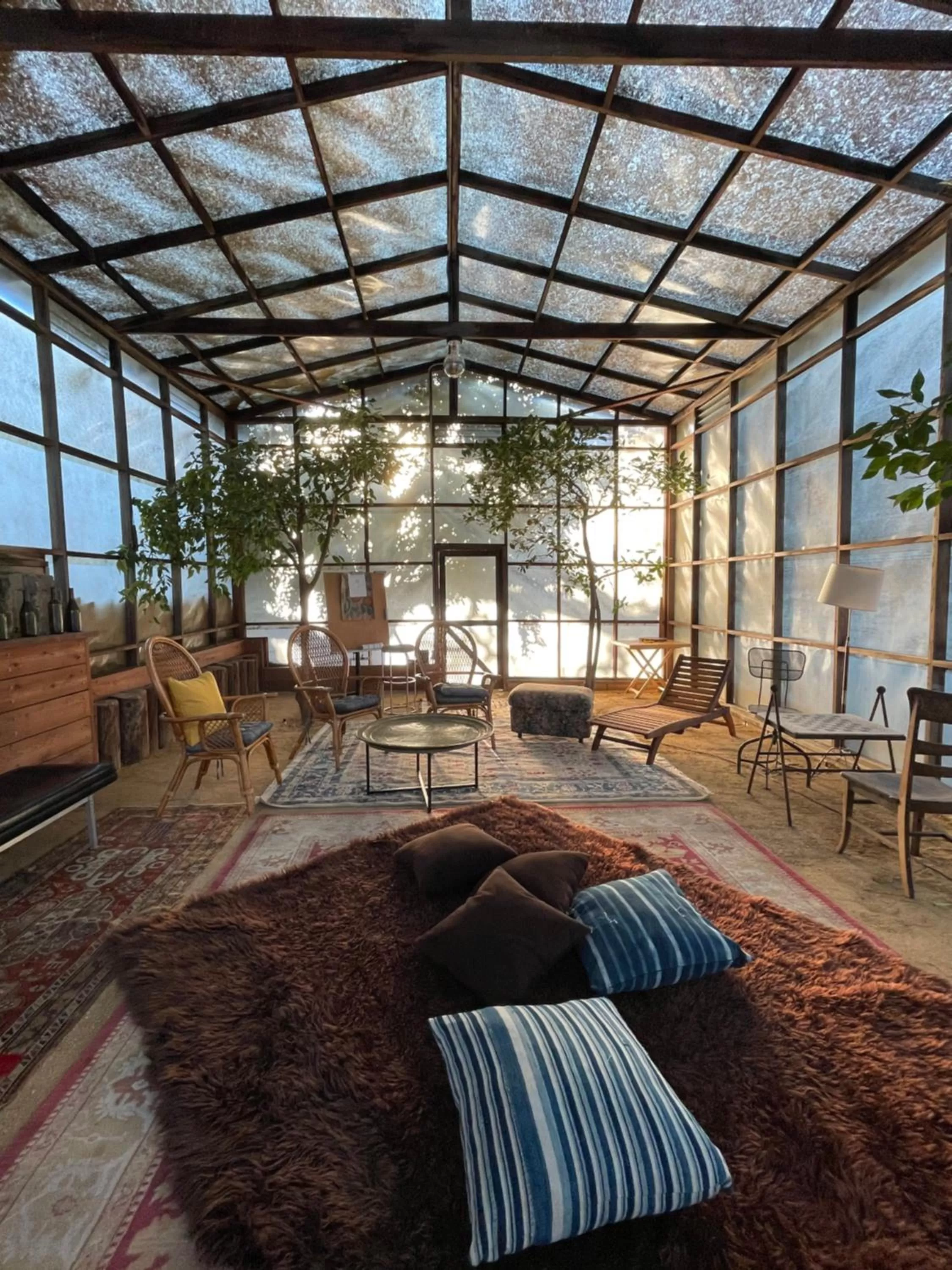 Communal lounge/ TV room in Inn Paradiso