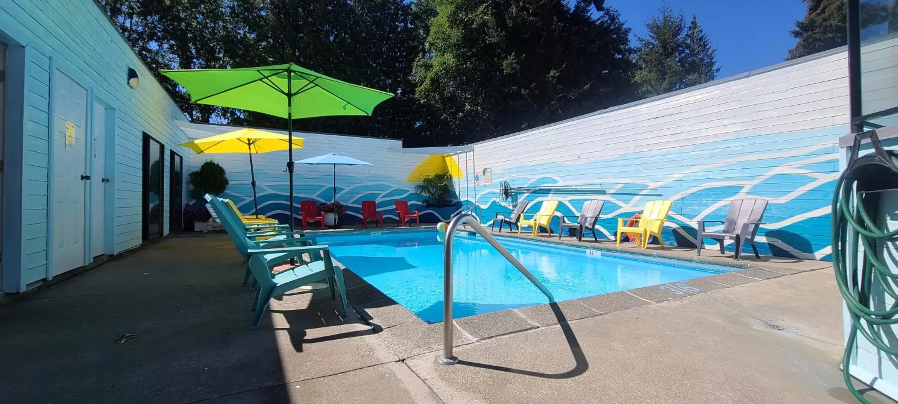 Swimming Pool in The Cedars Inn Hotel & Convention Centre