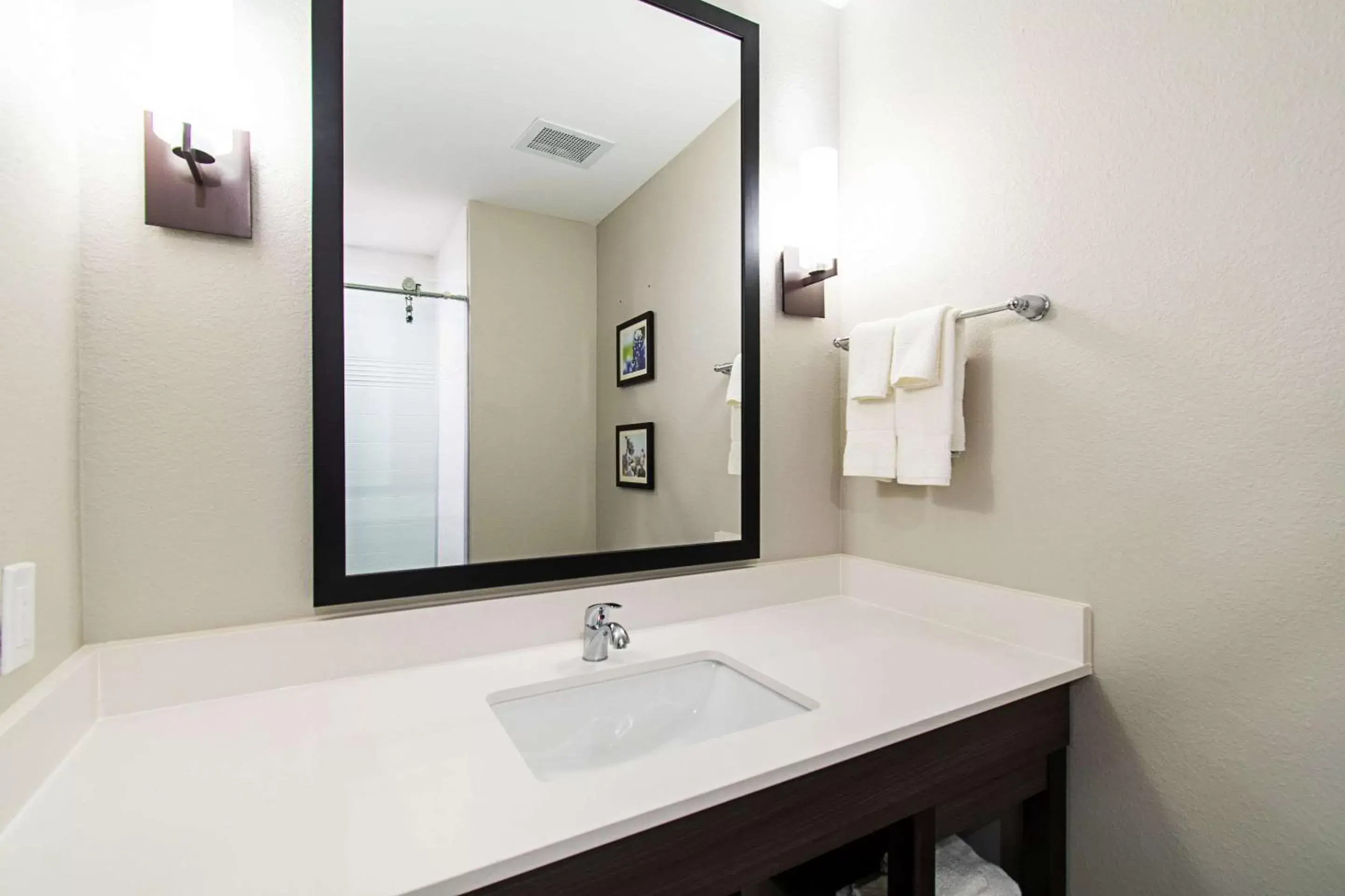 Bathroom in Comfort Suites Humble Houston IAH