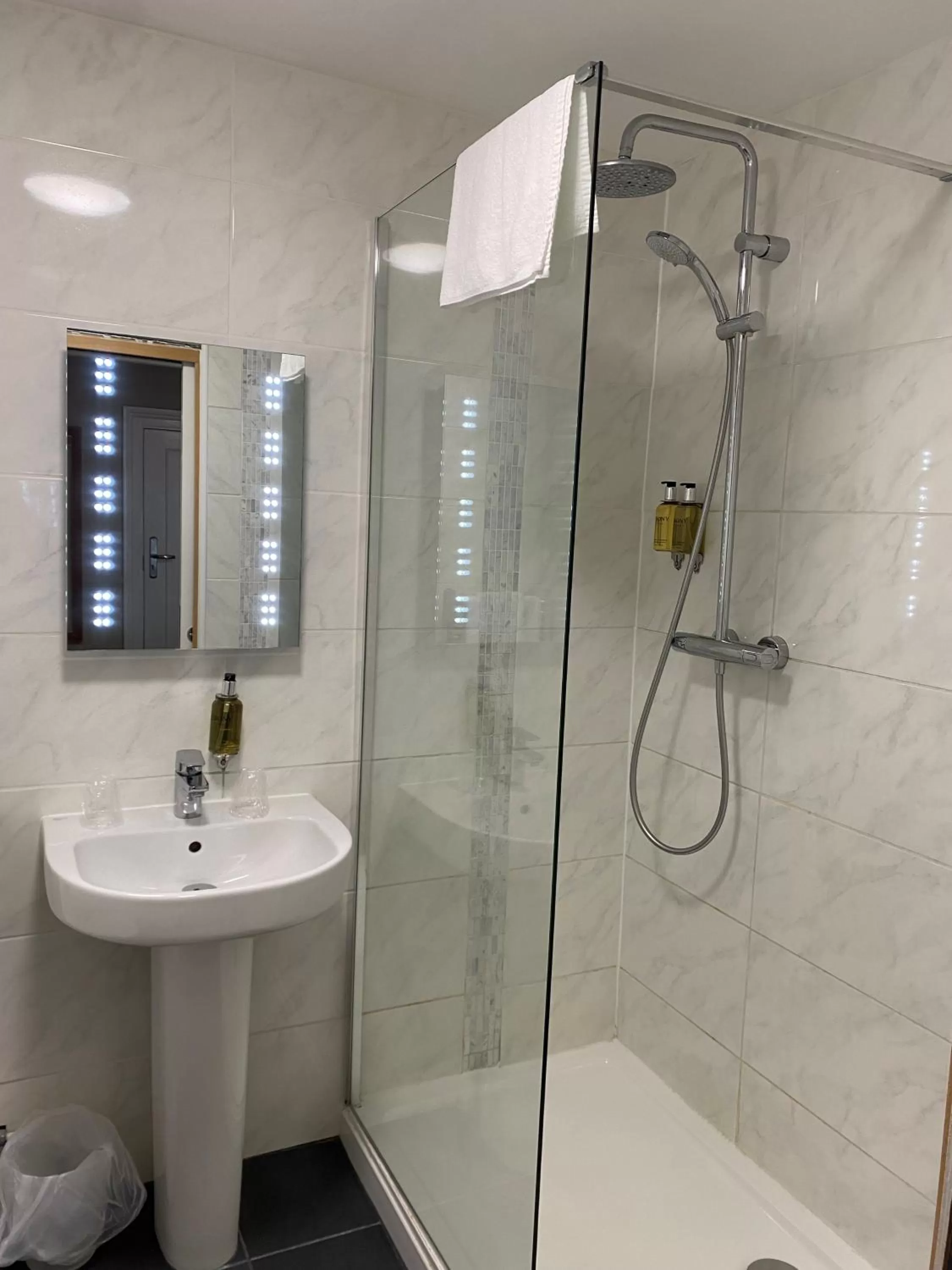 Bathroom in Alton House Hotel