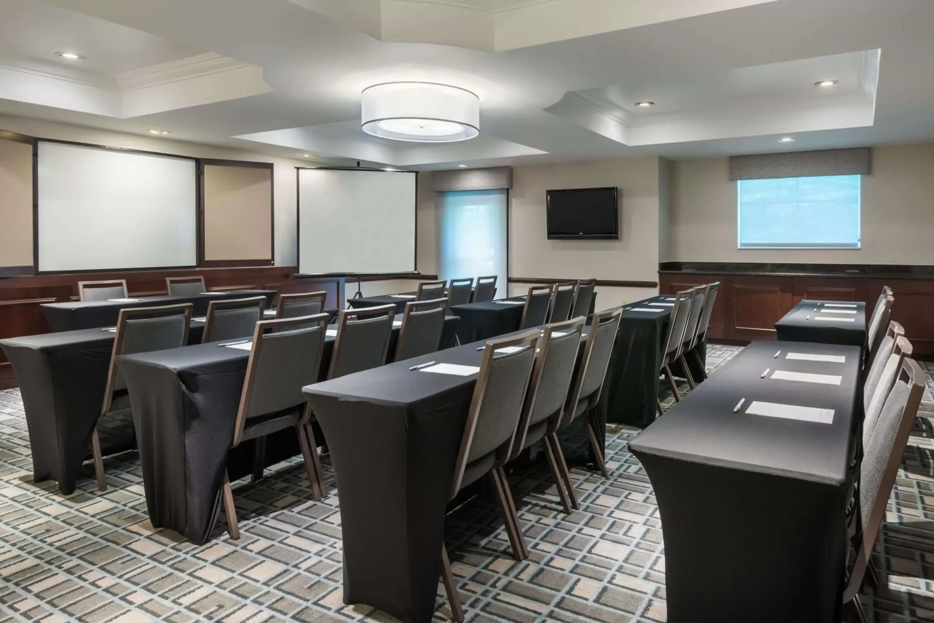 Meeting/conference room in Hampton Inn Boston Bedford Burlington