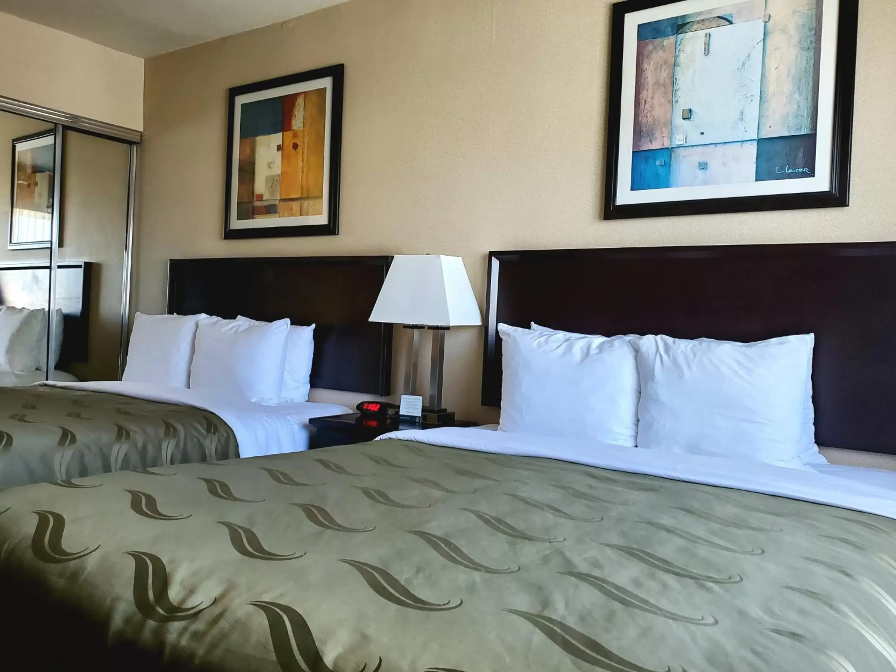 Bed in Quality Inn & Suites Anaheim at the Park