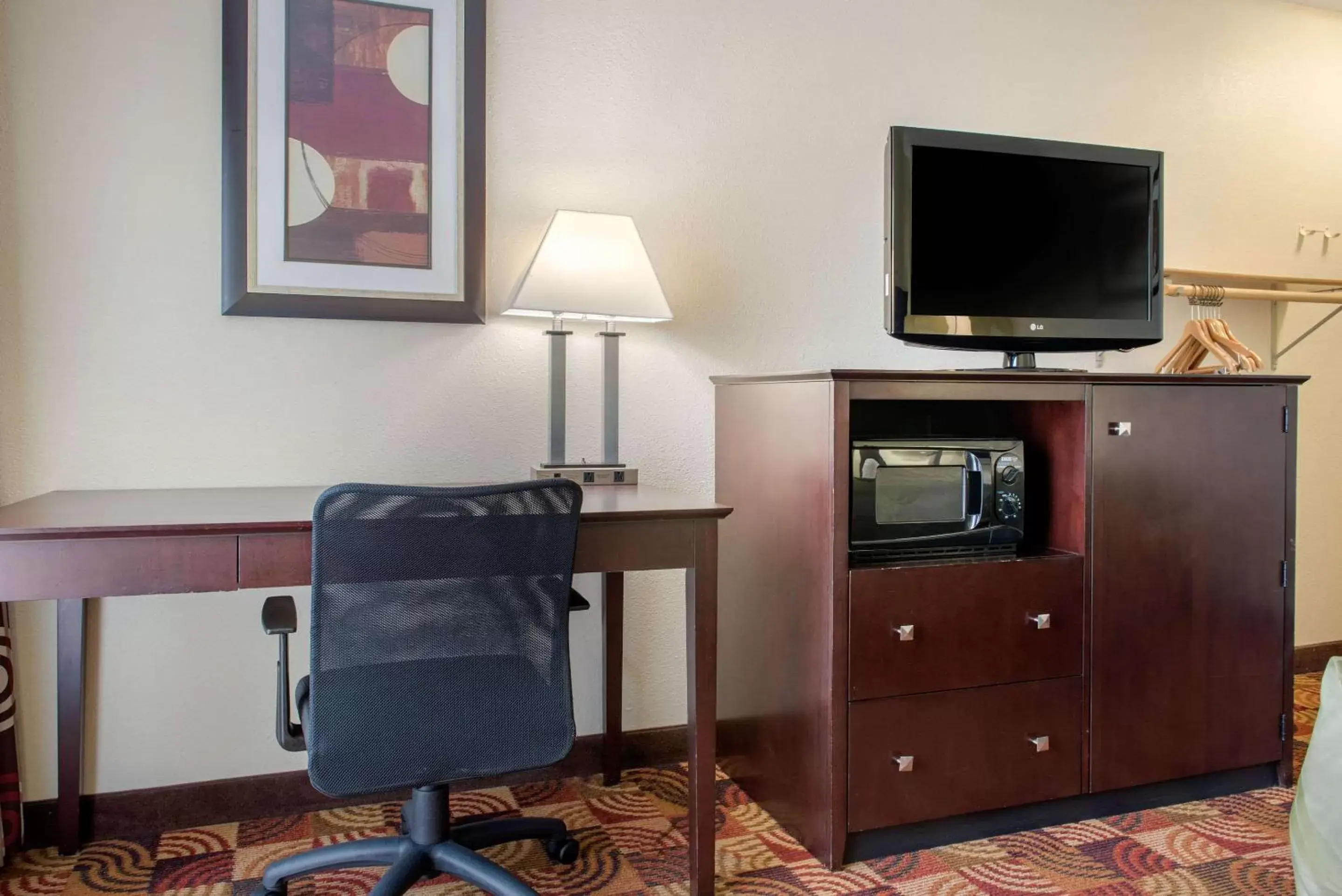 Photo of the whole room, TV/Entertainment Center in Quality Inn Bloomington