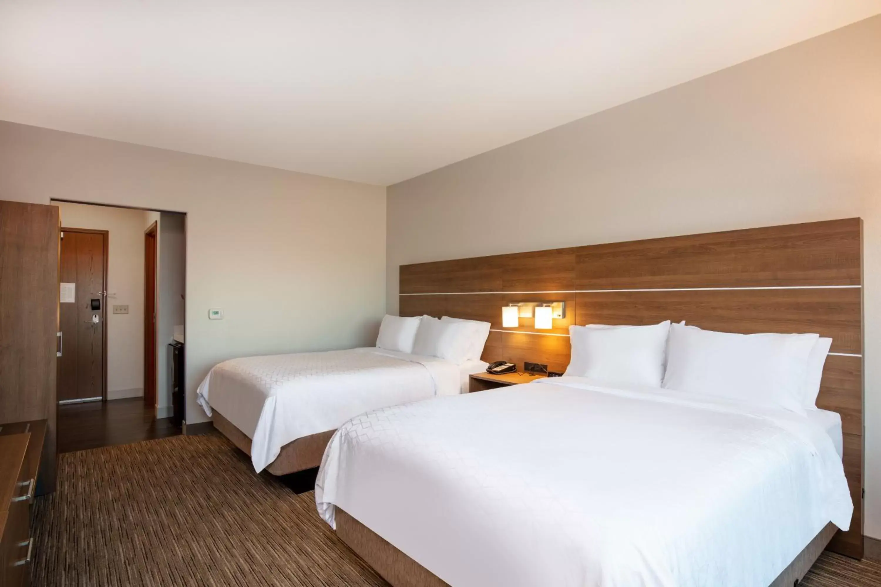 Photo of the whole room, Bed in Holiday Inn Express & Suites - Beloit, an IHG Hotel