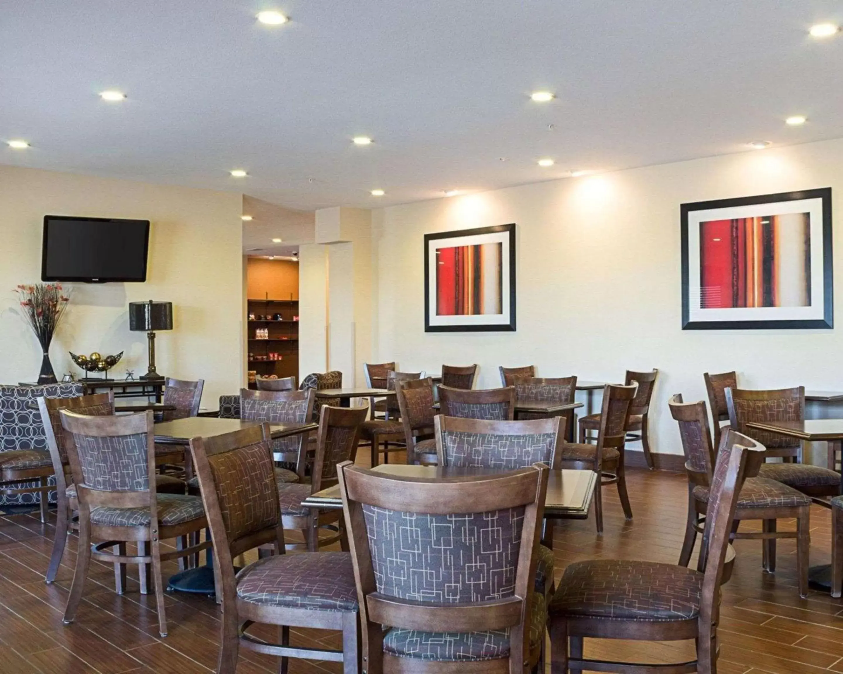 Restaurant/Places to Eat in Quality Inn & Suites