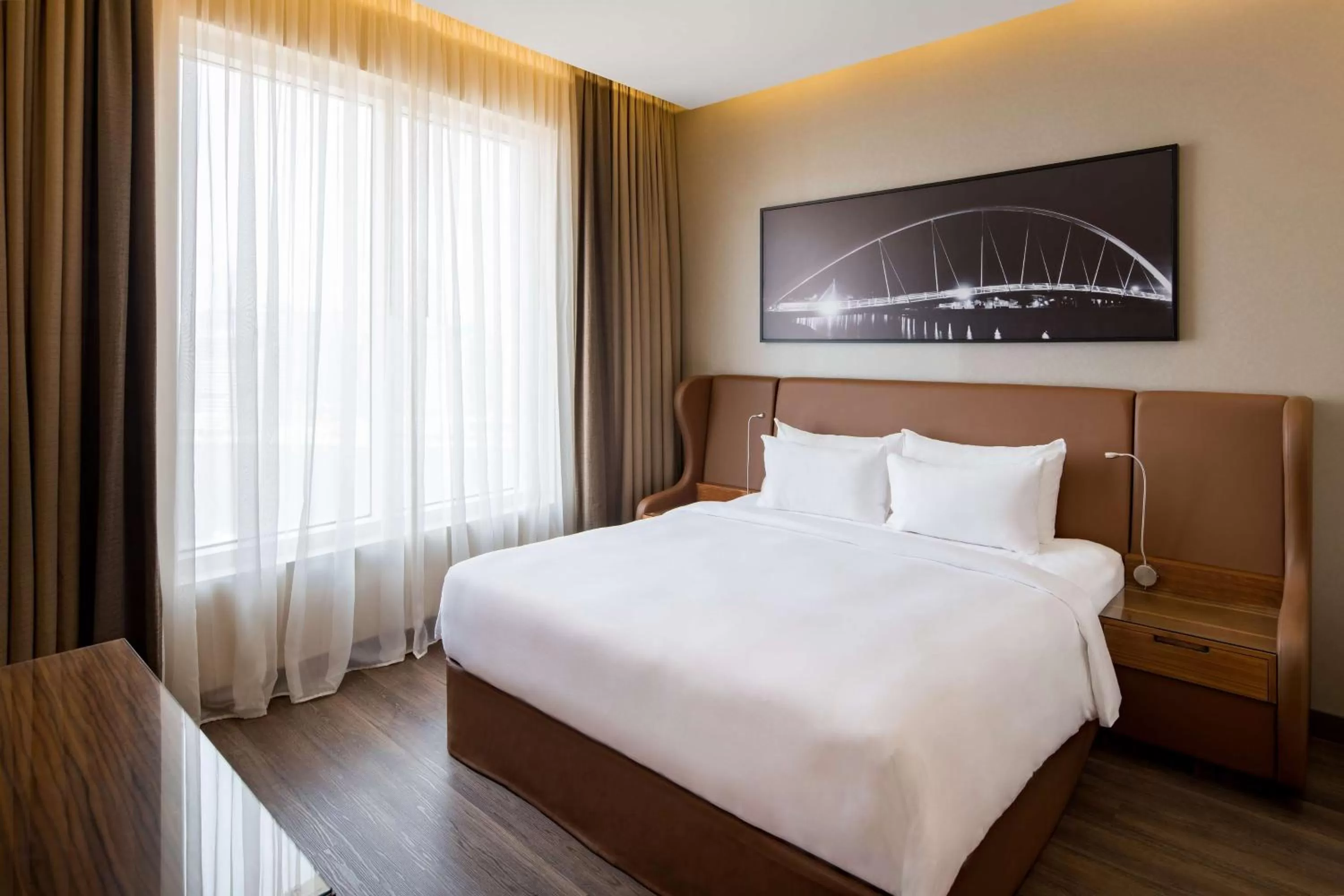 Coffee/tea facilities, Bed in Radisson Blu Hotel, Dubai Canal View