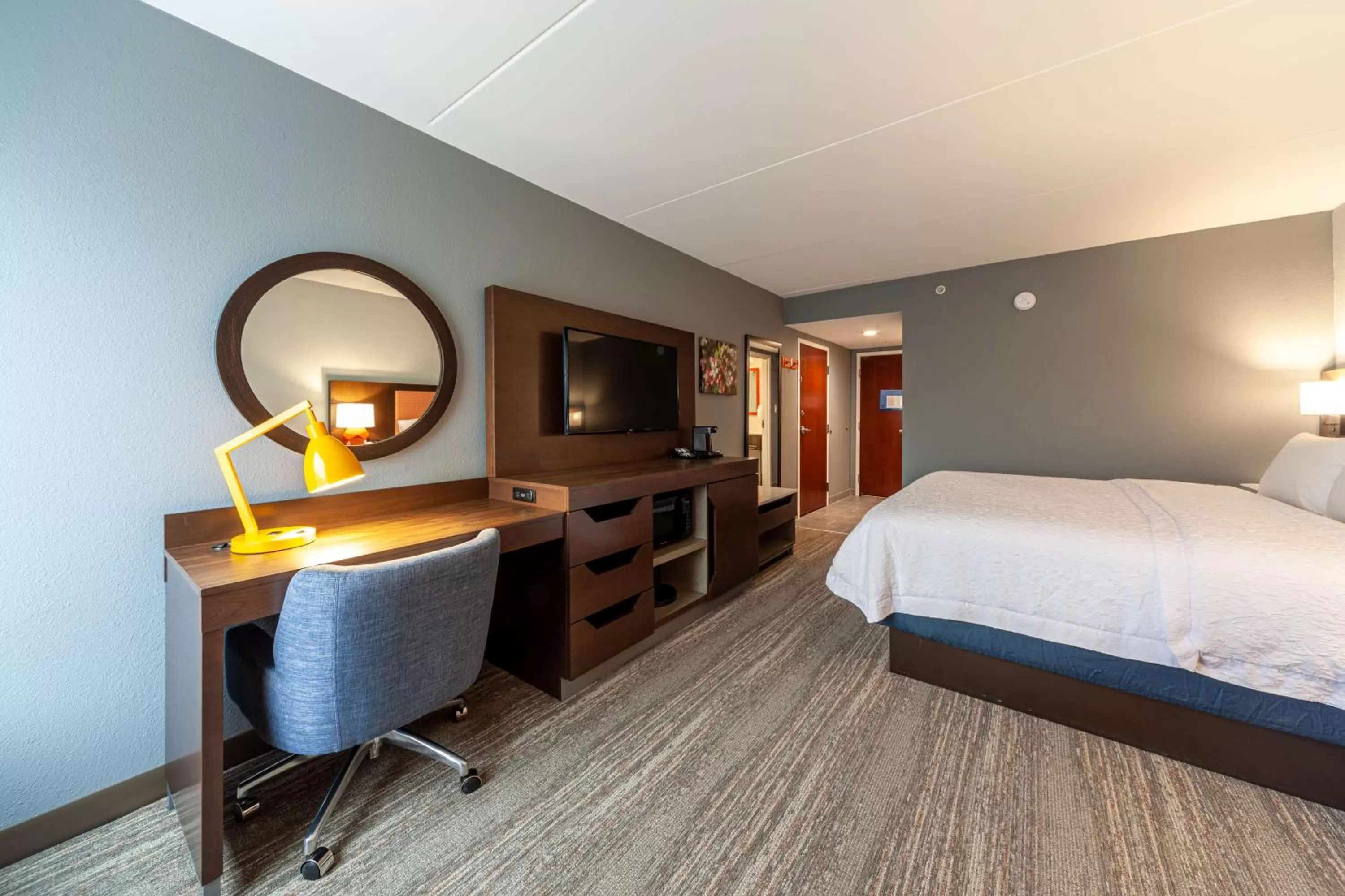 Bed in Hampton Inn Winchester