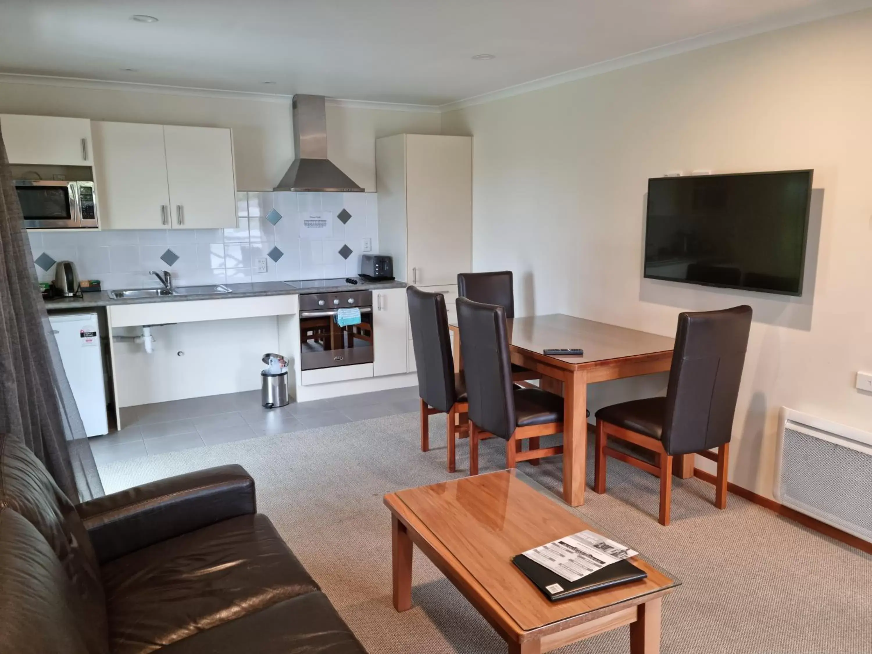 Living room, Dining Area in Paroa Hotel