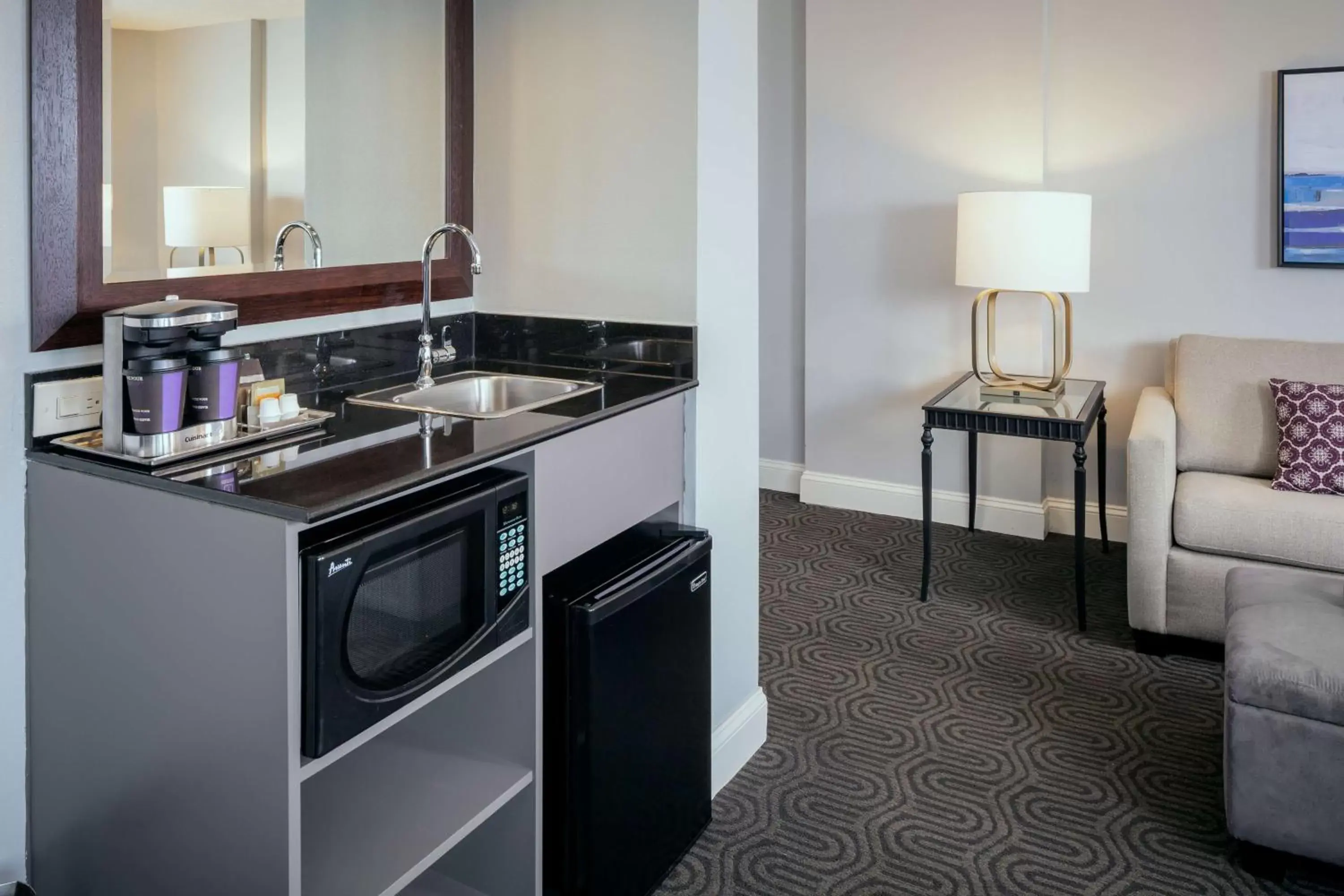 Kitchen or kitchenette, Kitchen/Kitchenette in Hilton Suites Brentwood