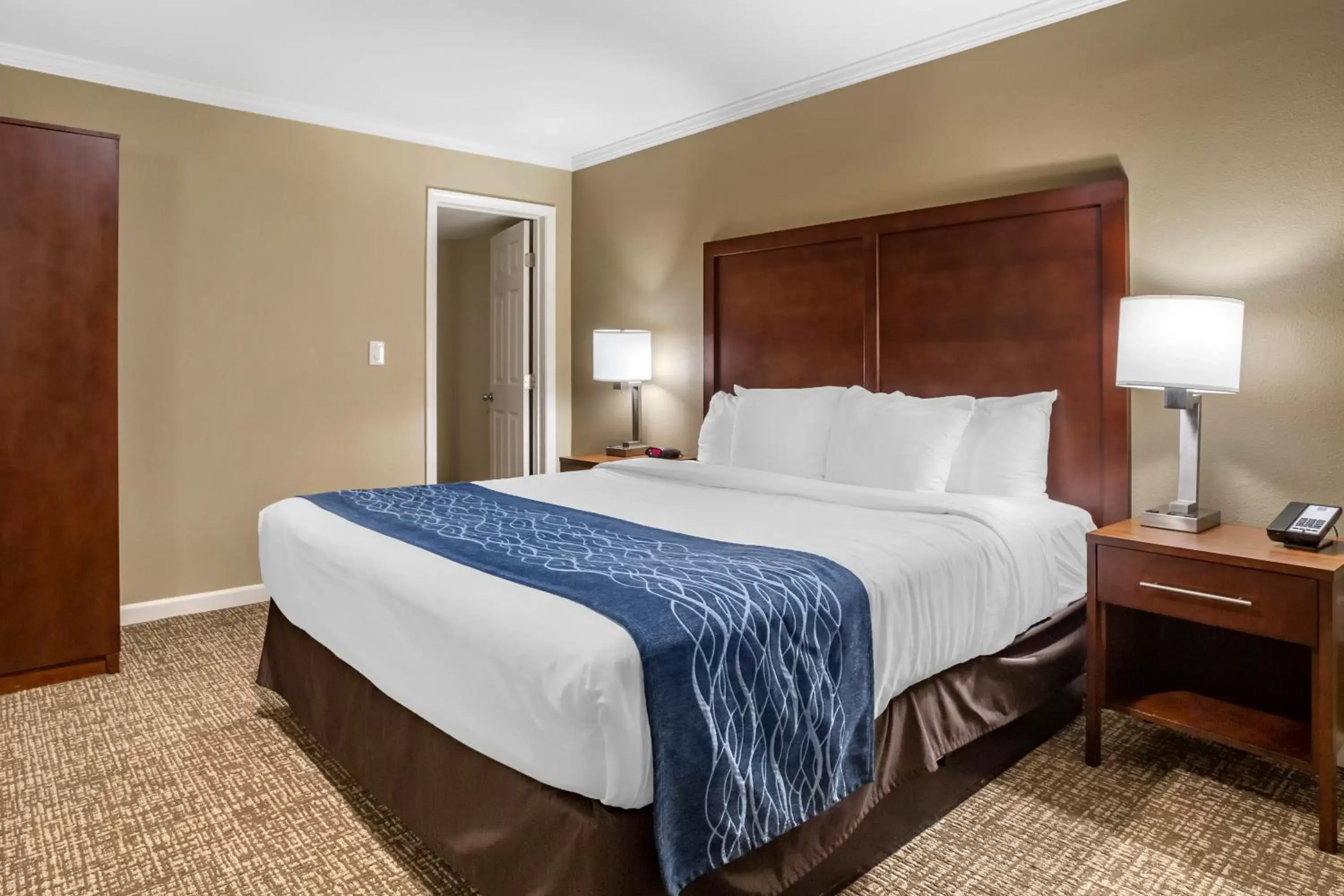 Bedroom, Bed in Comfort Inn Sunnyvale - Silicon Valley Bedroom, Bed in Comfort Inn Sunnyvale - Silicon Valley