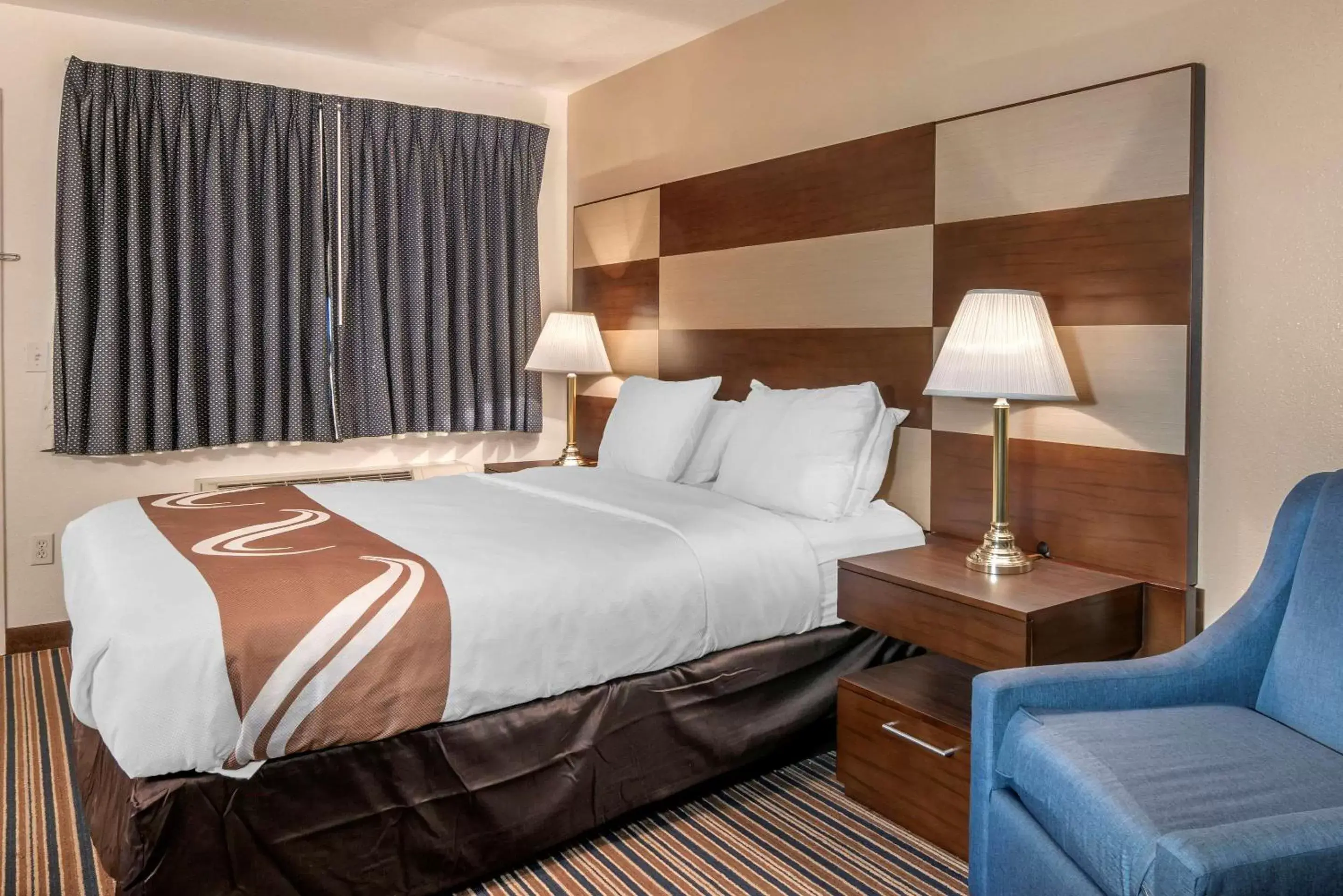 Photo of the whole room, Bed in Quality Inn Central Roseburg Photo of the whole room, Bed in Quality Inn Central Roseburg