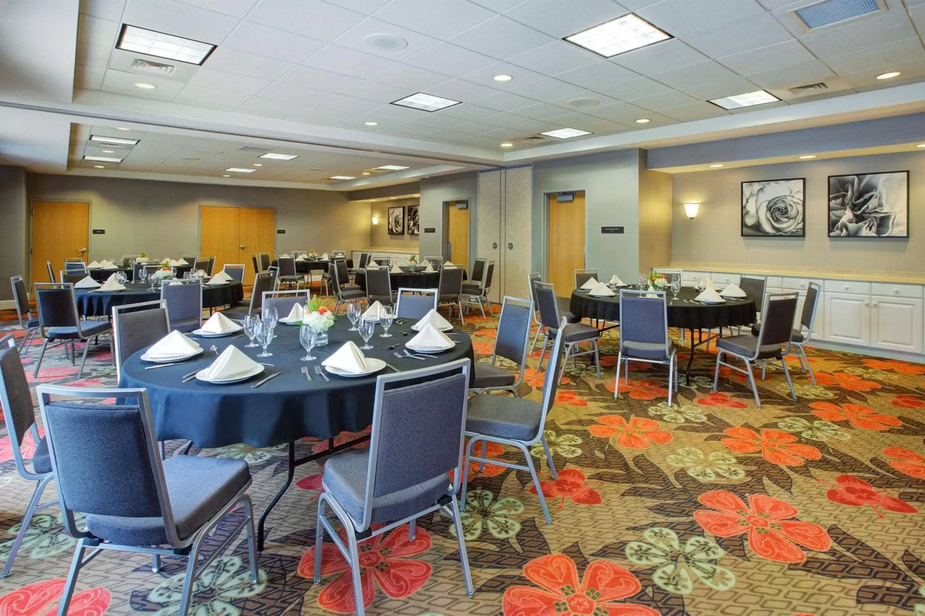 Meeting/conference room, Restaurant/Places to Eat in Hilton Garden Inn Chesterton