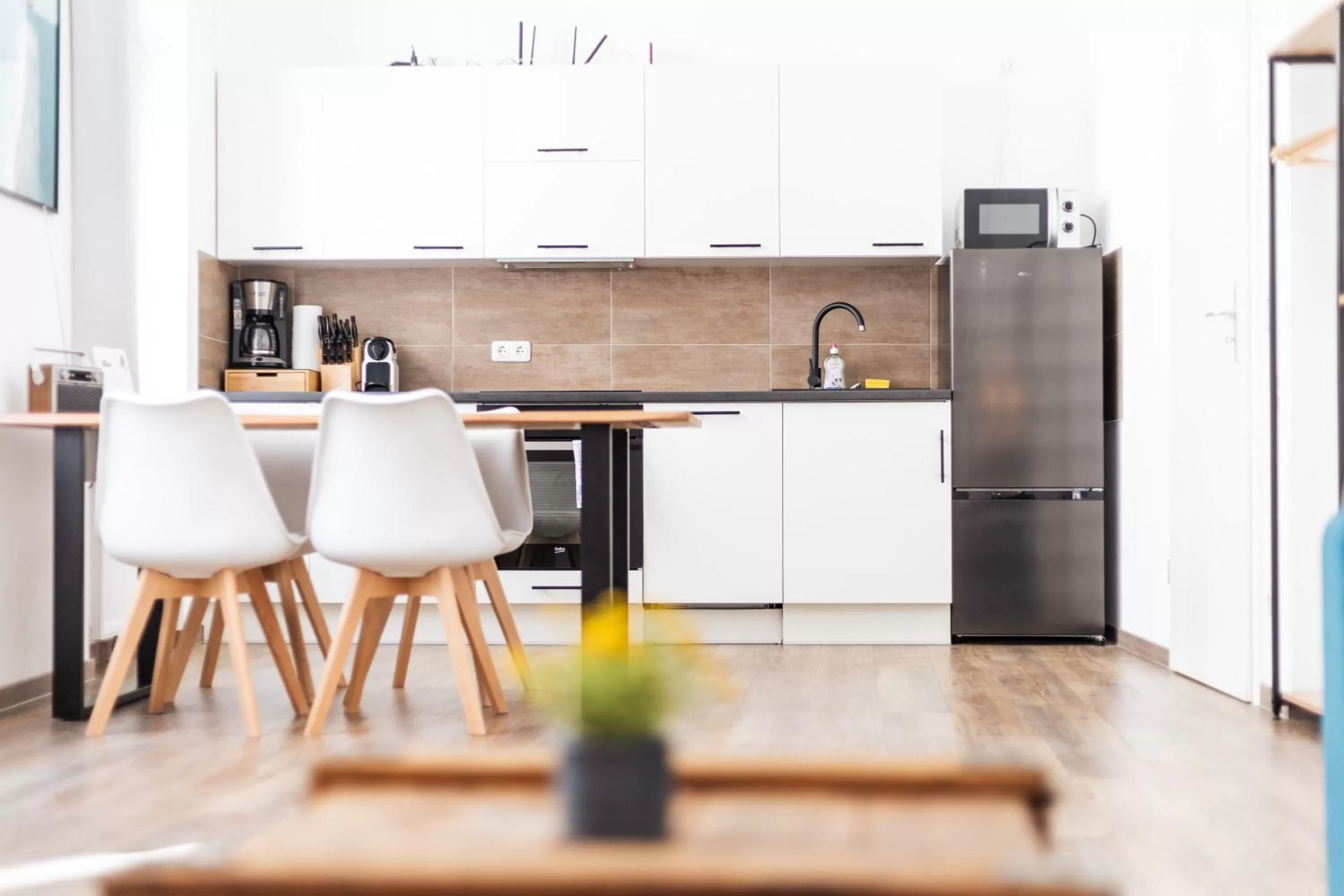 Kitchen or kitchenette in Apartments am Neuen Theater - Altstadt - Zentral - Küche - Wifi - Powered by Ko-Living