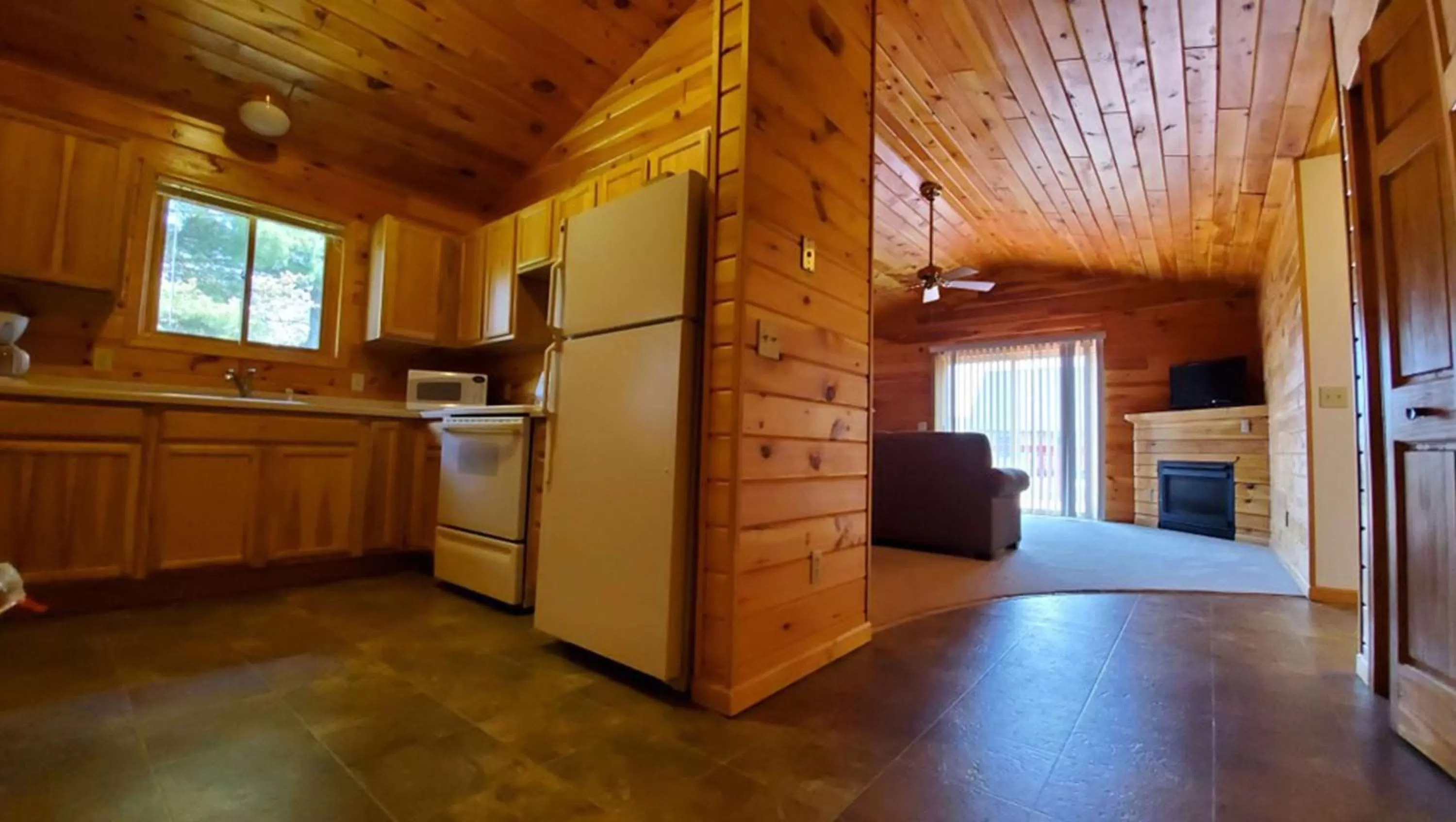 Photo of the whole room in Jasper Ridge Inn Ishpeming