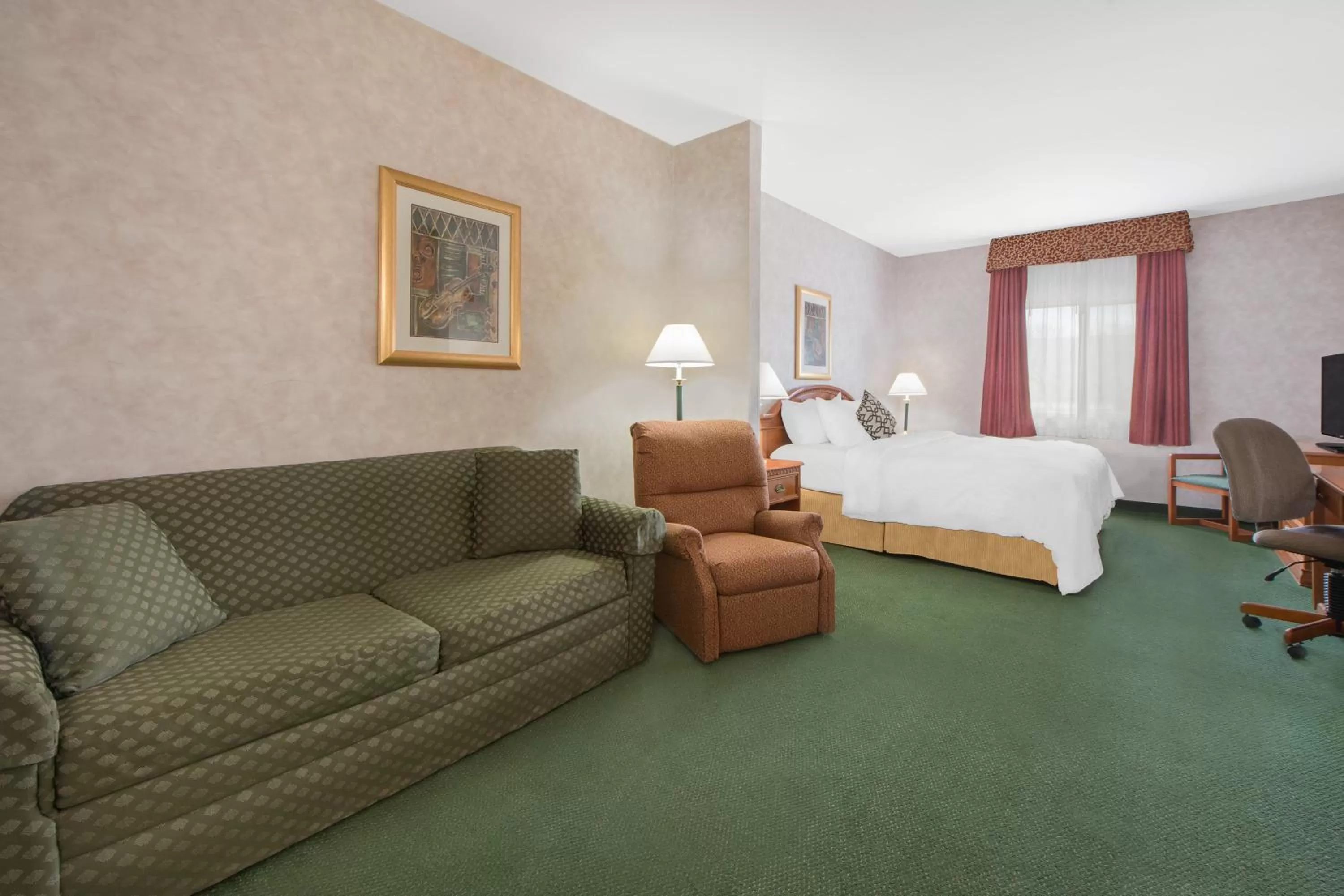 Bedroom, Room Photo in Days Inn & Suites by Wyndham Dumas