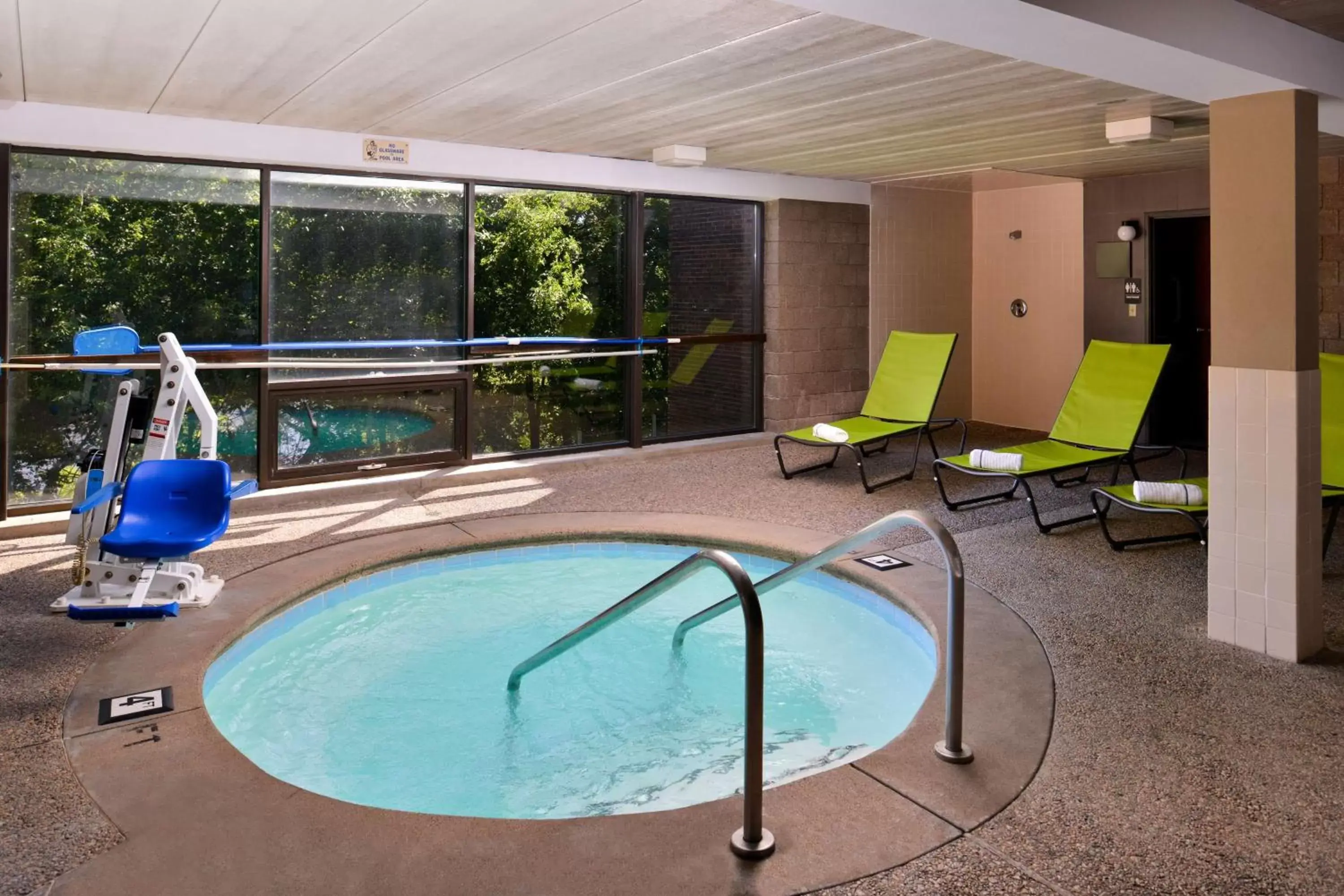 Hot Tub, Swimming Pool in Best Western Plus Kelly Inn