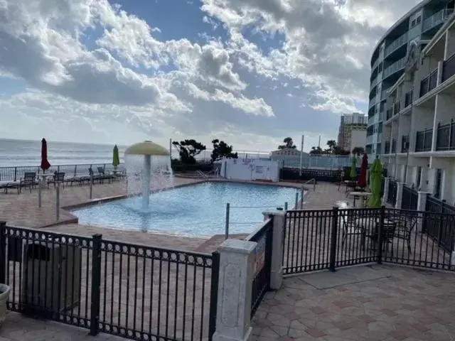 Swimming pool in La Quinta by Wyndham Oceanfront Daytona Beach Swimming pool in La Quinta by Wyndham Oceanfront Daytona Beach