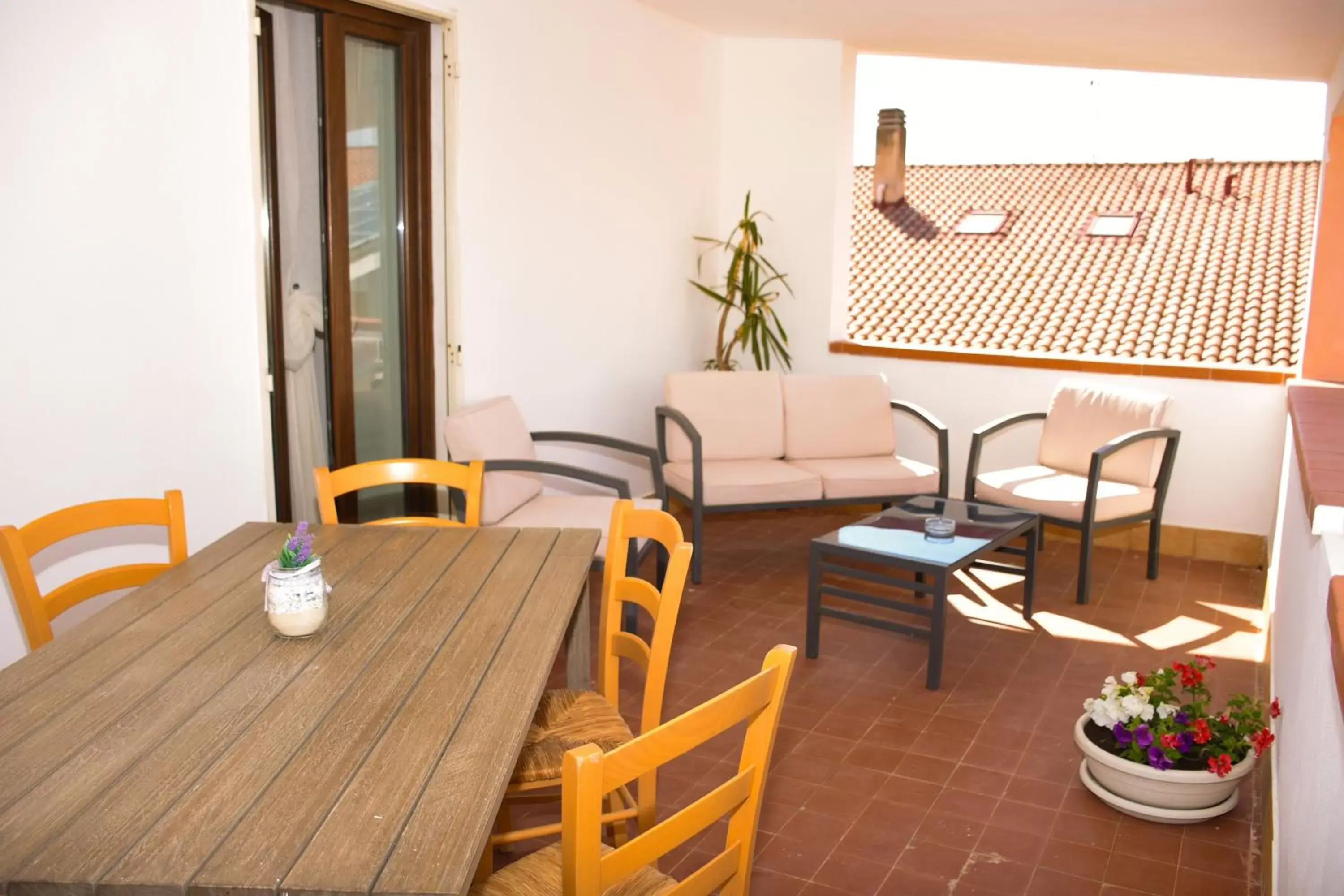 Balcony/Terrace, Dining Area in Flowery Inn Villa