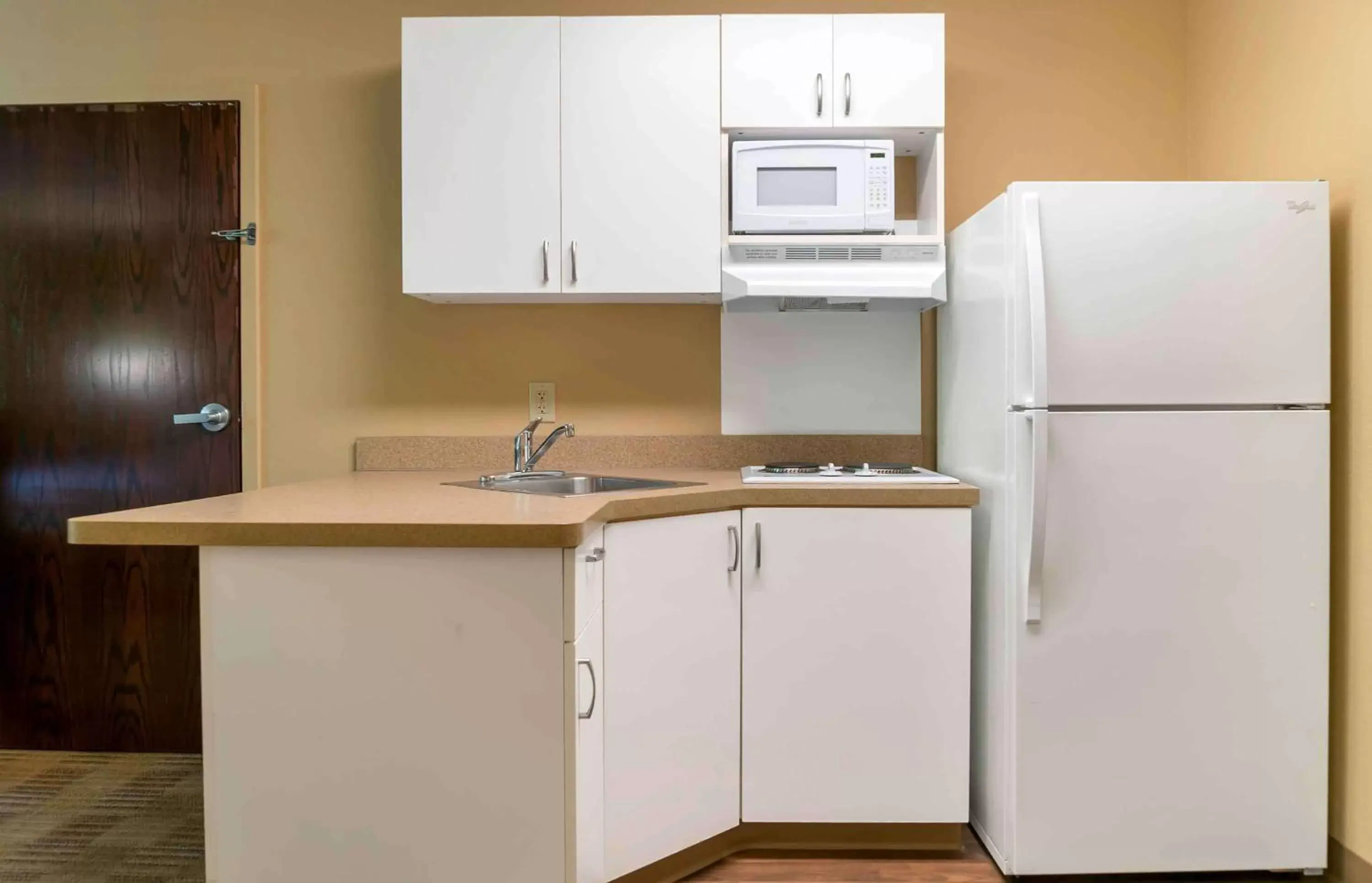 Bedroom, Kitchen/Kitchenette in Extended Stay America Suites - Detroit - Canton